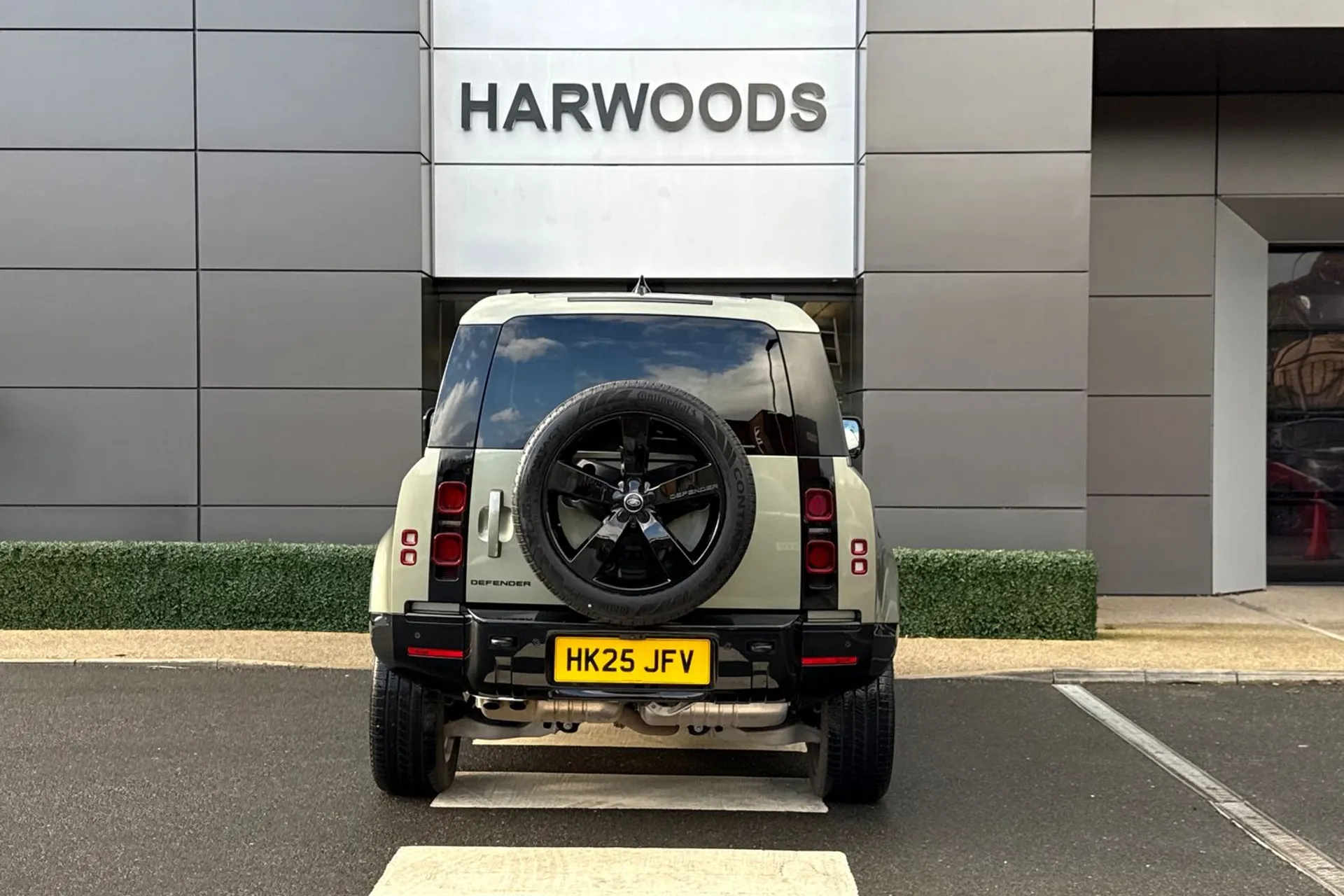 LAND ROVER DEFENDER thumbnail image number 7