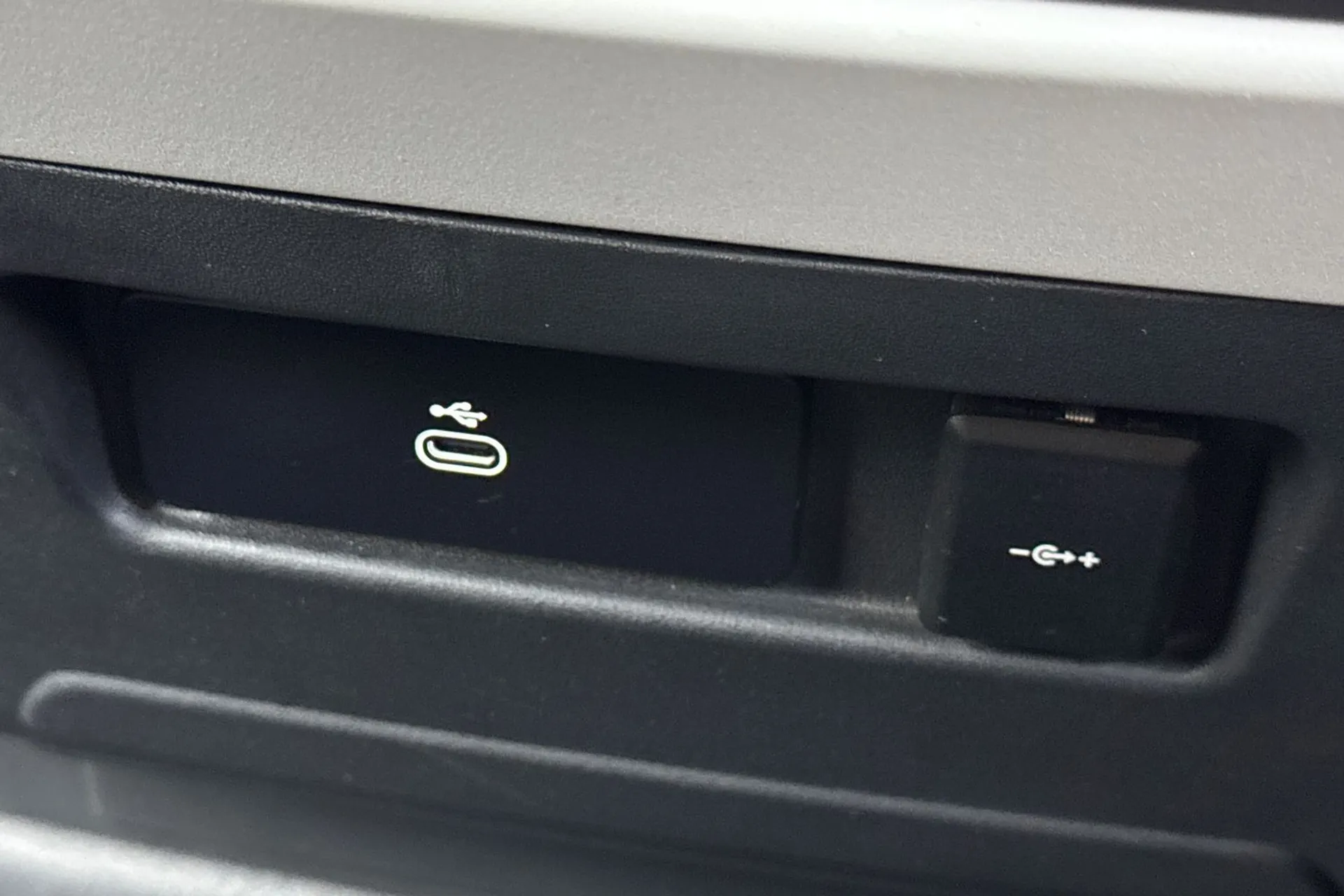 LAND ROVER DEFENDER thumbnail image number 52