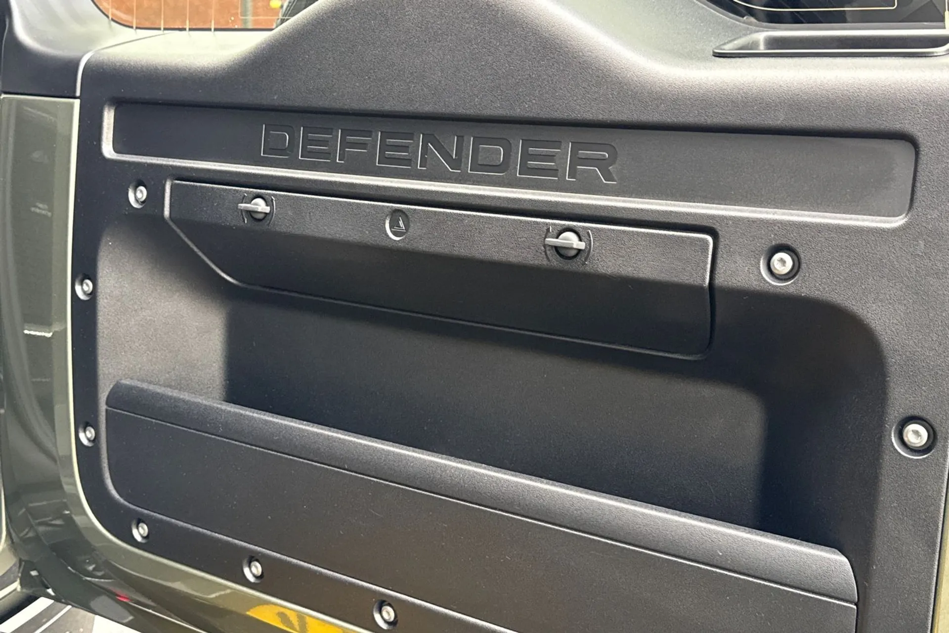 LAND ROVER DEFENDER thumbnail image number 33