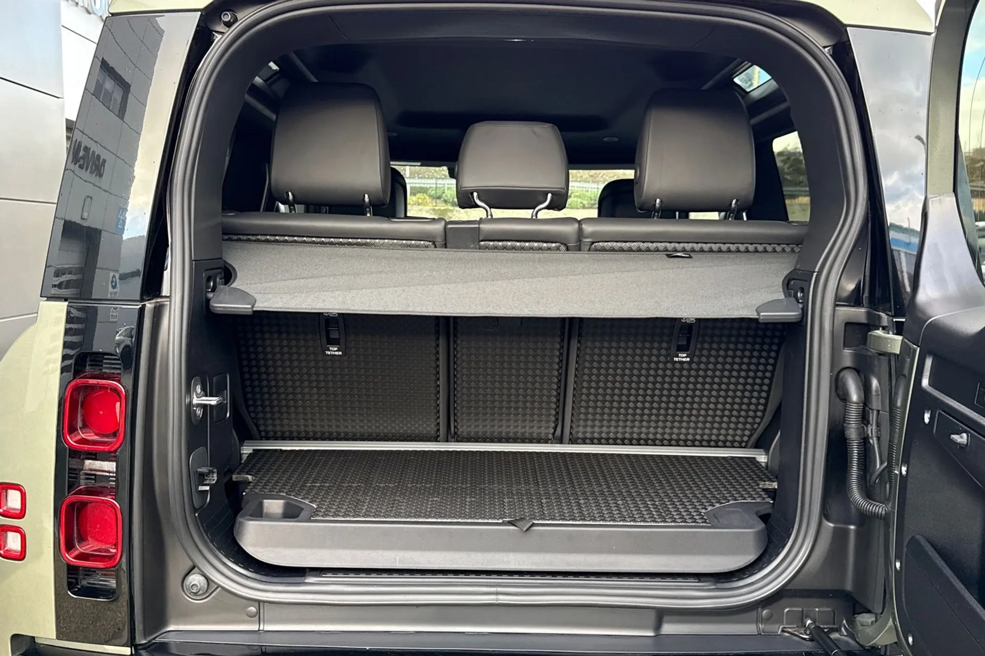 LAND ROVER DEFENDER thumbnail image number 32