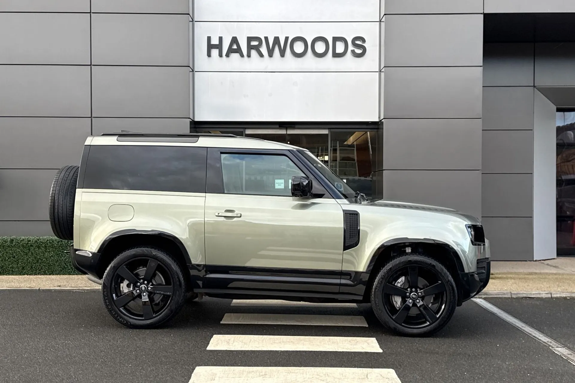 LAND ROVER DEFENDER thumbnail image number 2