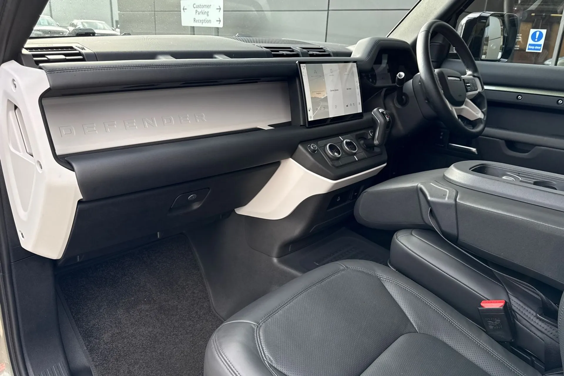 LAND ROVER DEFENDER thumbnail image number 37