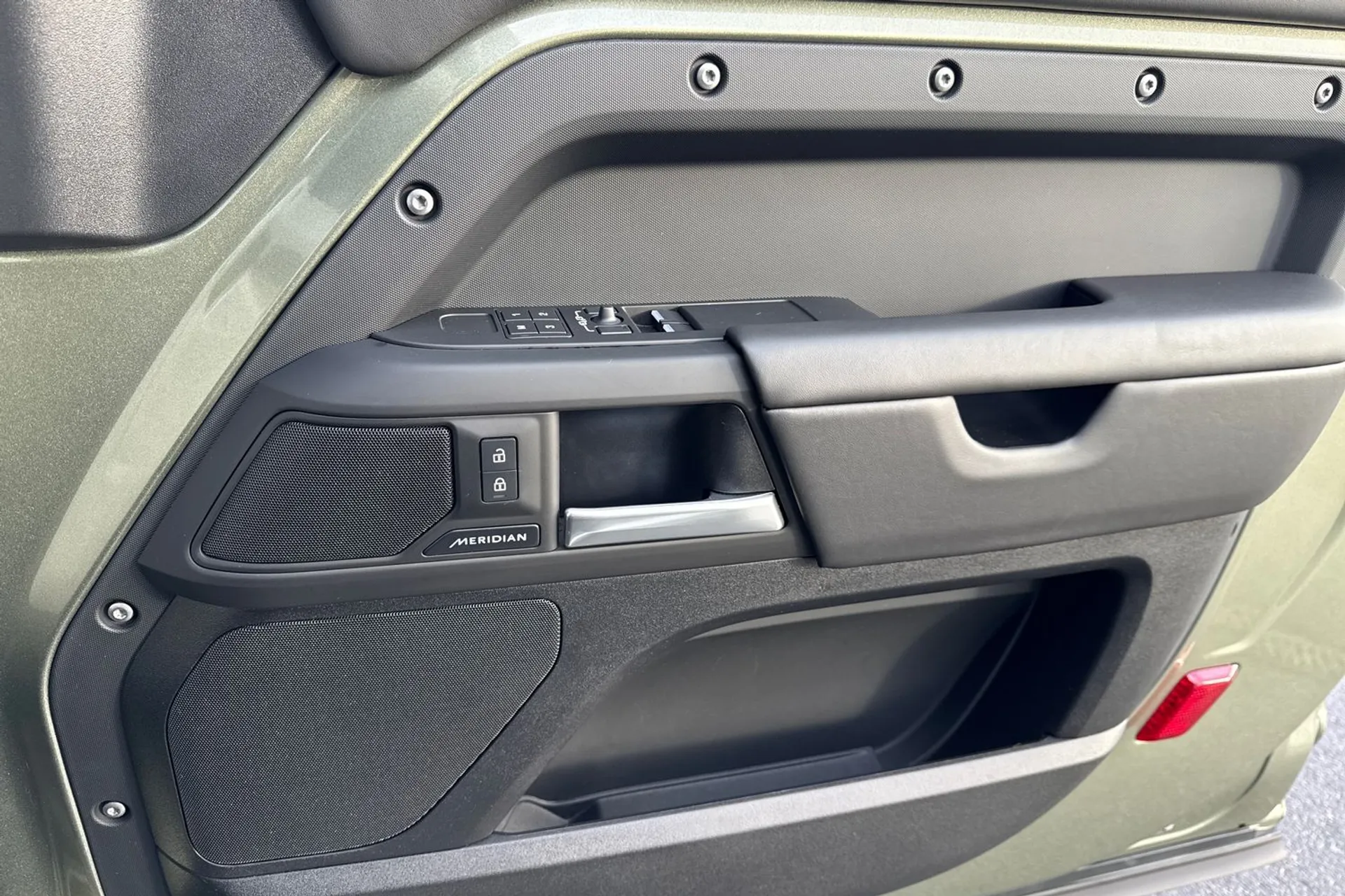 LAND ROVER DEFENDER thumbnail image number 49