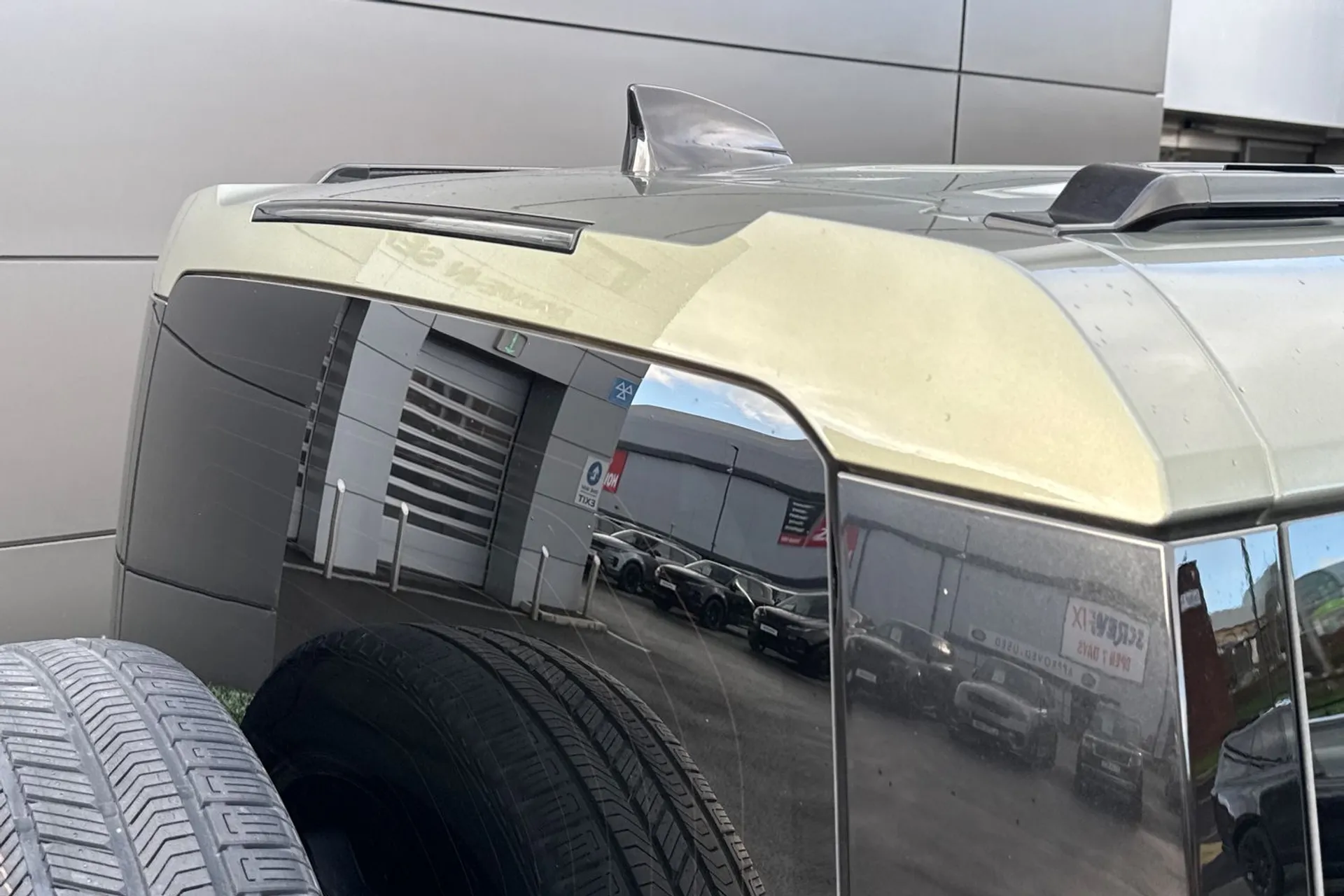 LAND ROVER DEFENDER thumbnail image number 25