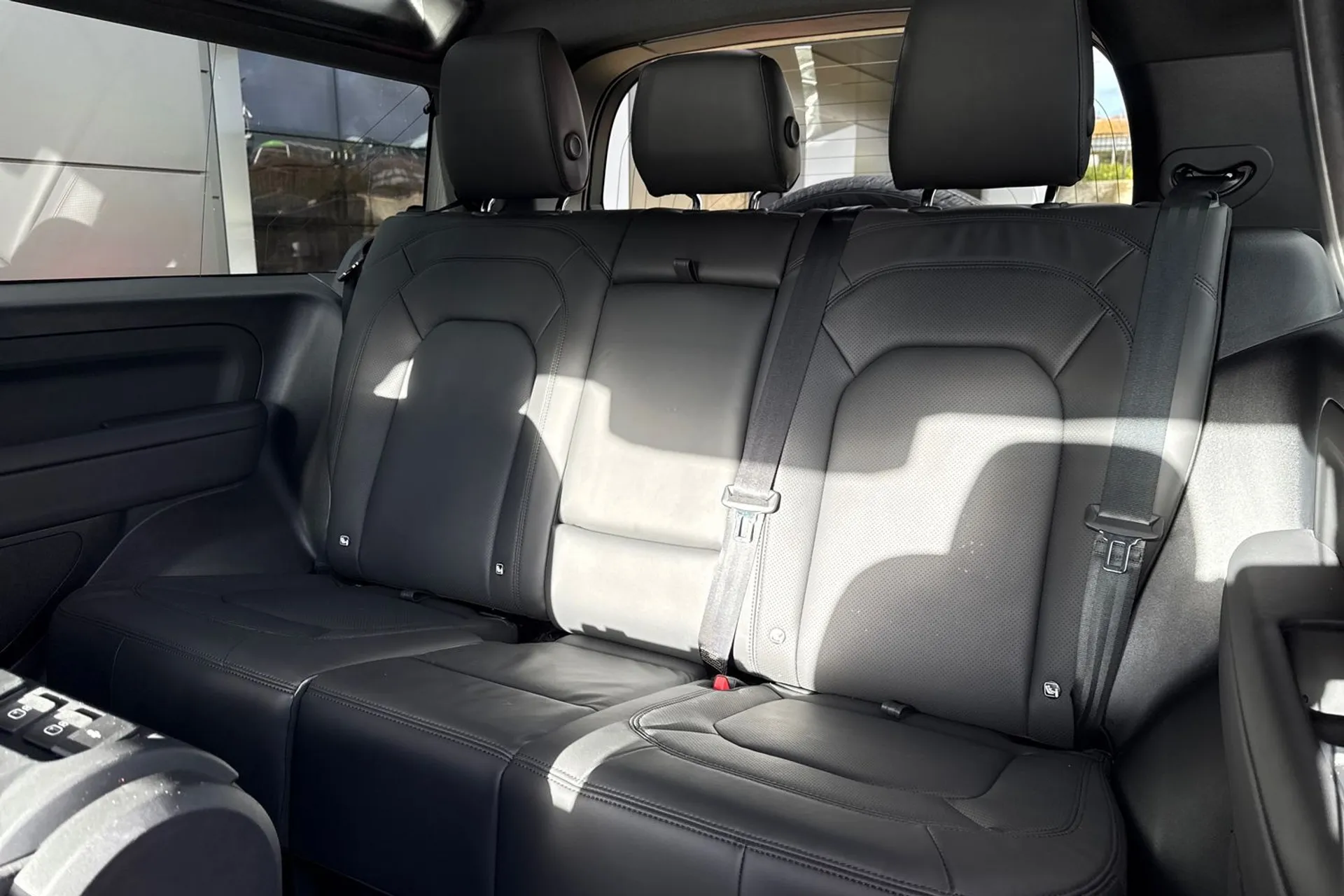 LAND ROVER DEFENDER thumbnail image number 39