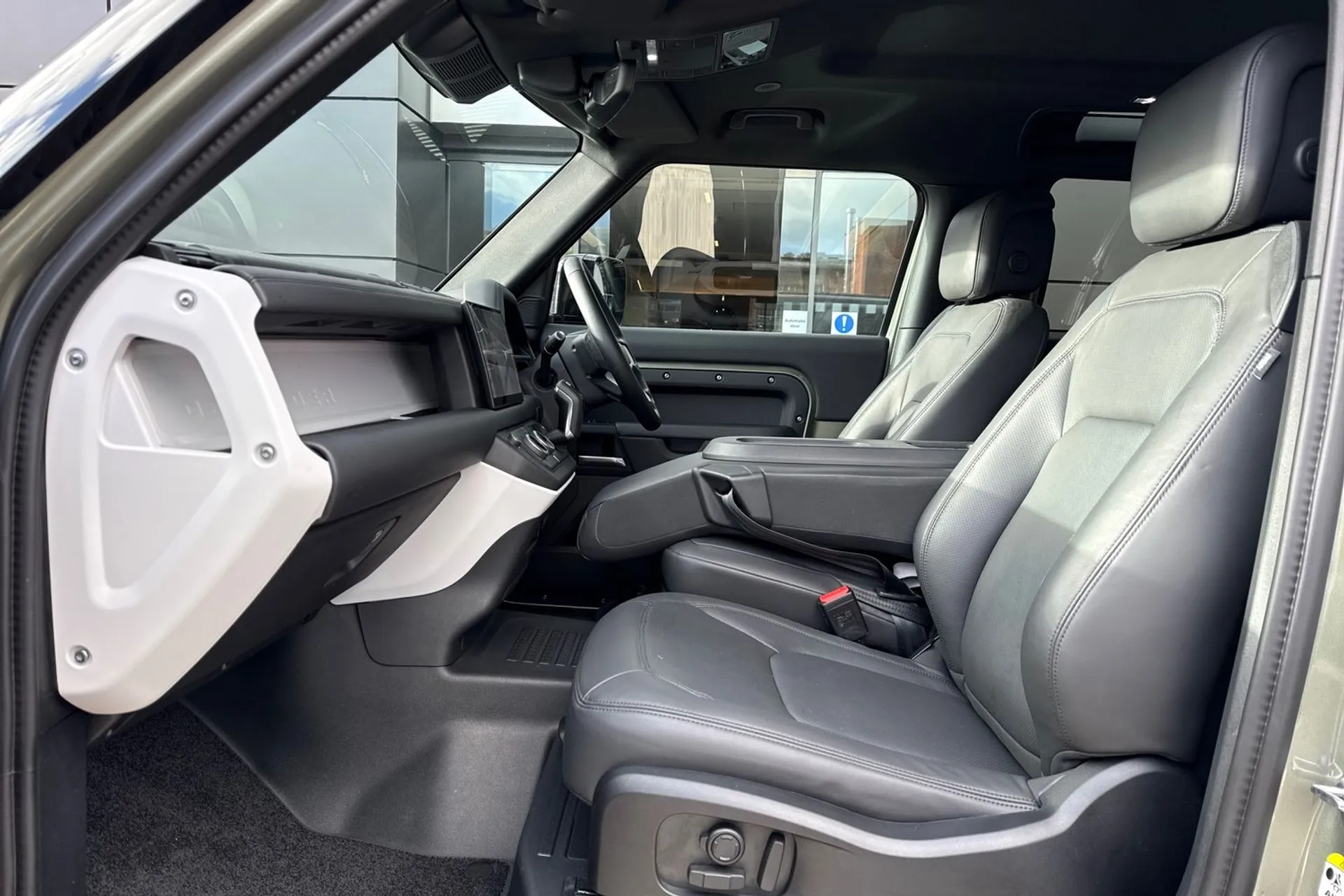 LAND ROVER DEFENDER thumbnail image number 38