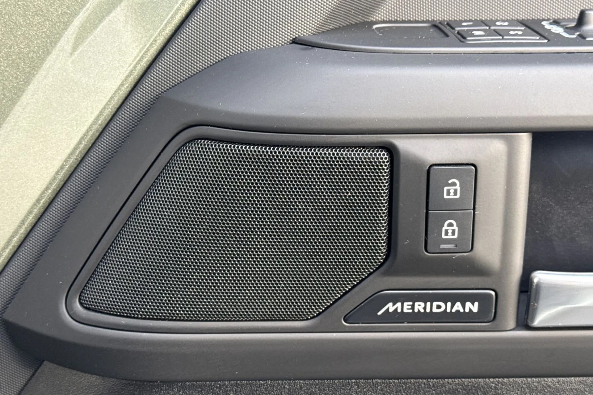 LAND ROVER DEFENDER thumbnail image number 54