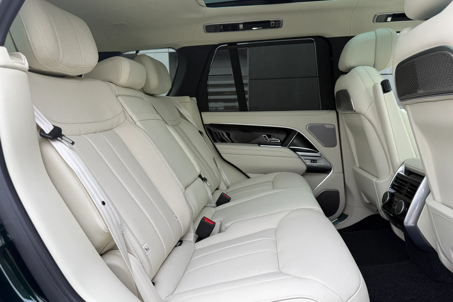 LAND ROVER RANGE ROVER thumbnail image number 34