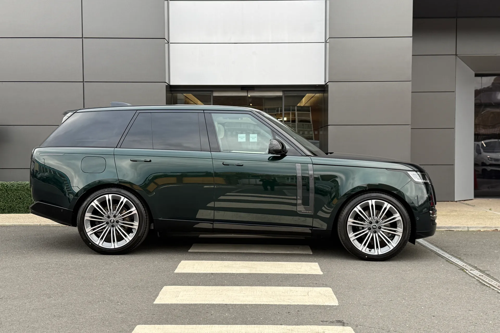 LAND ROVER RANGE ROVER thumbnail image number 2