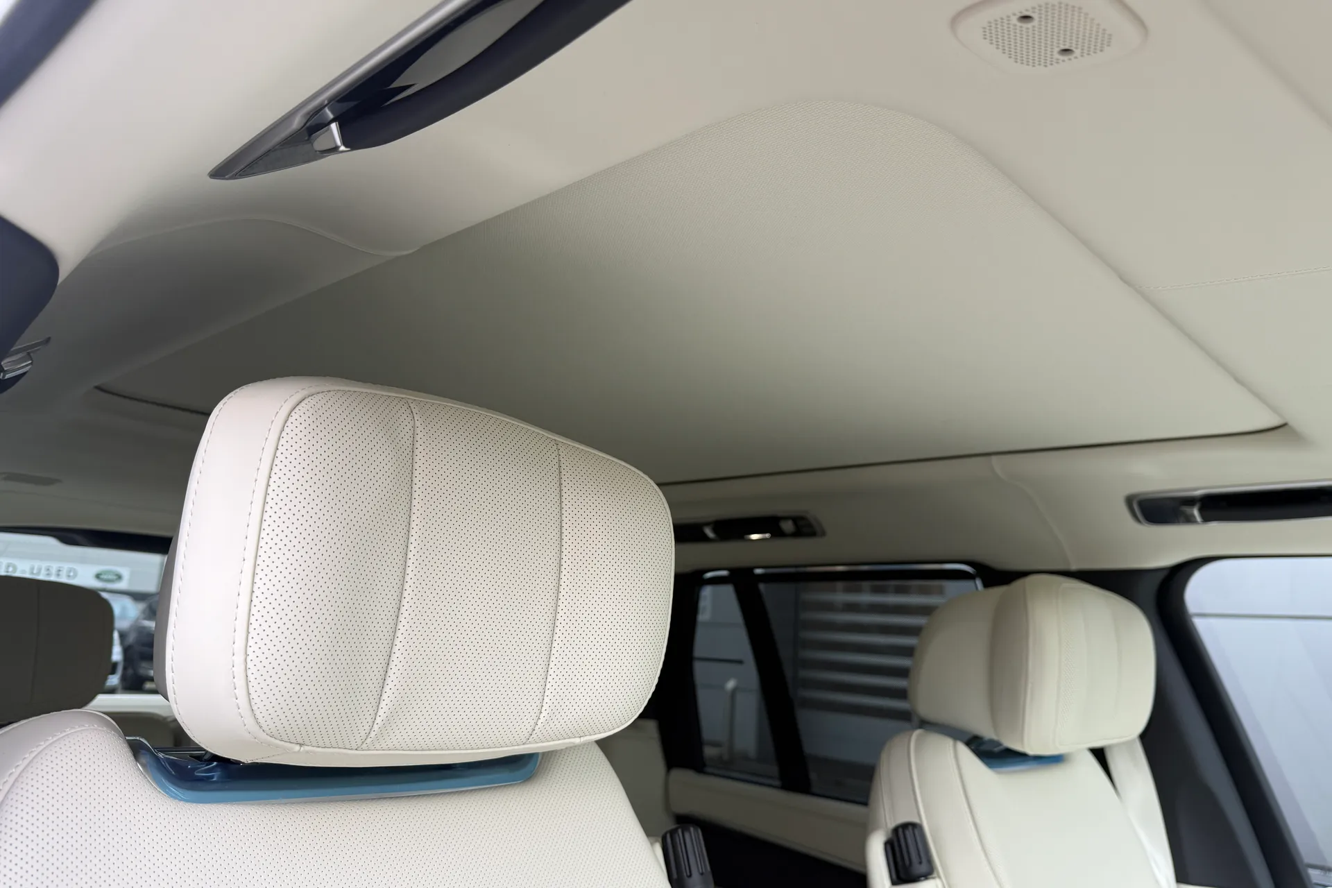 LAND ROVER RANGE ROVER thumbnail image number 8