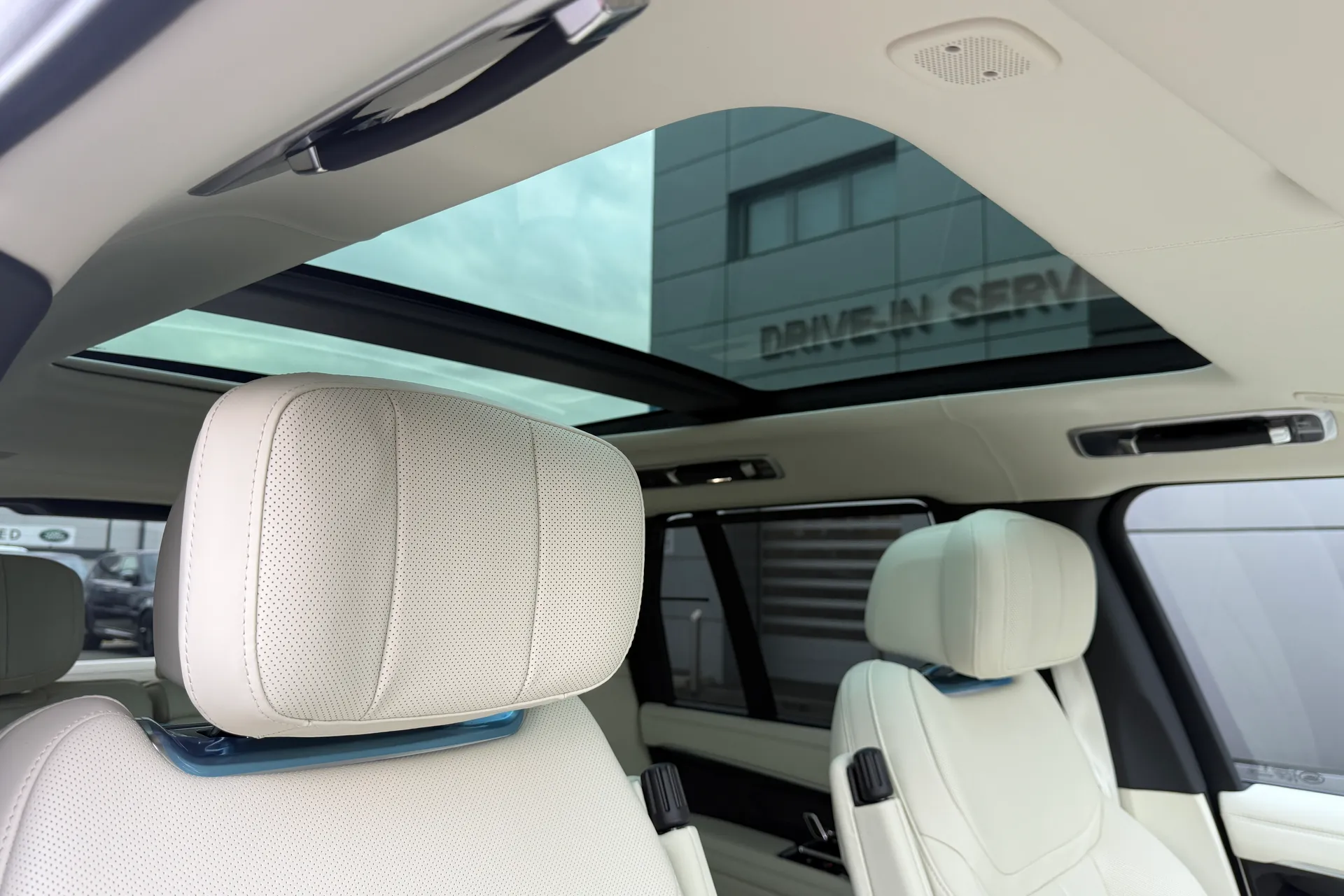 LAND ROVER RANGE ROVER thumbnail image number 9