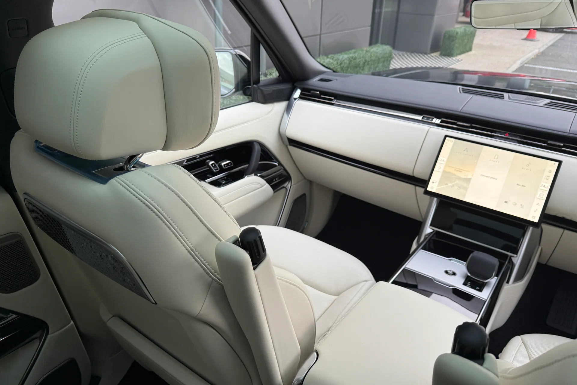 LAND ROVER RANGE ROVER thumbnail image number 64