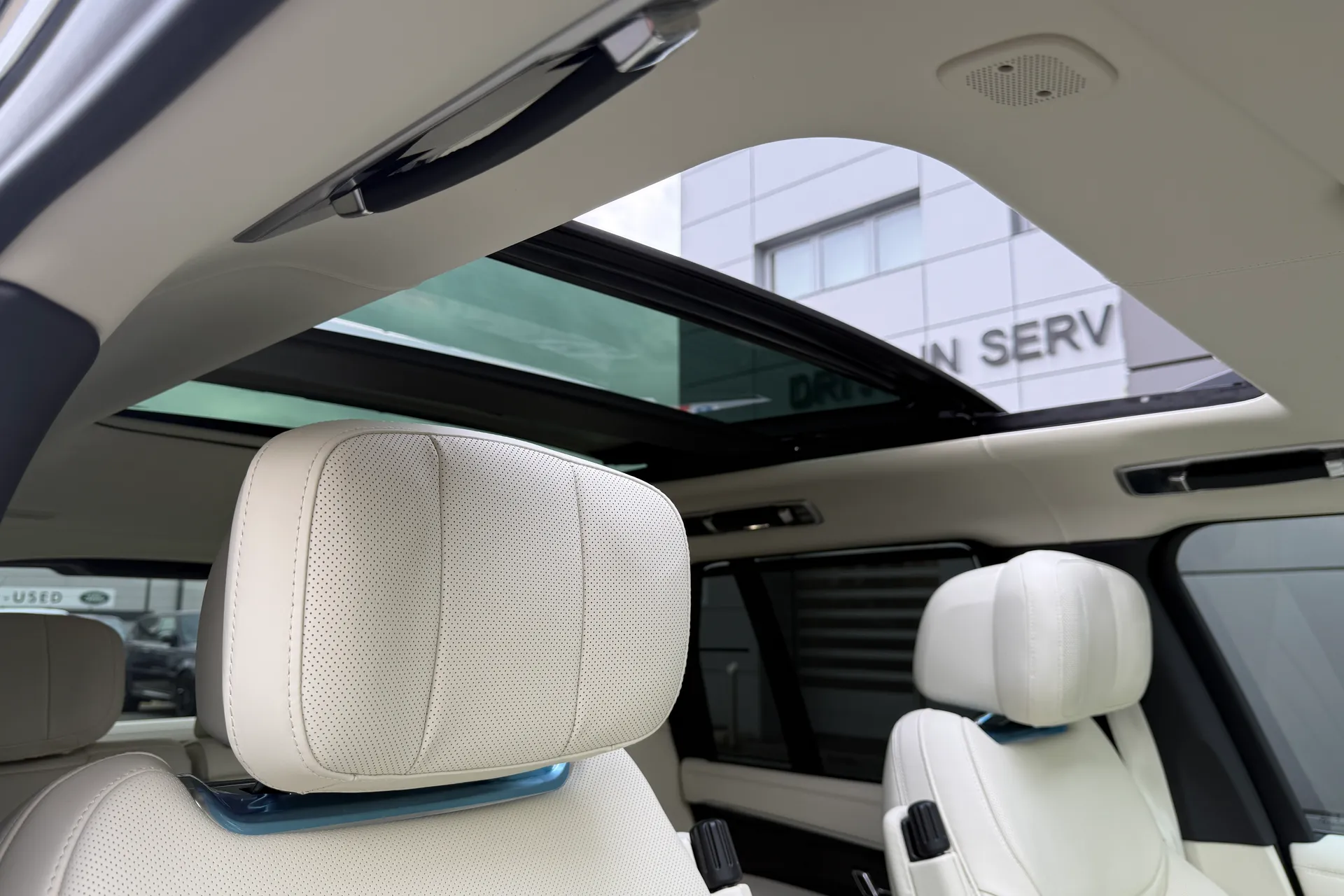 LAND ROVER RANGE ROVER thumbnail image number 10