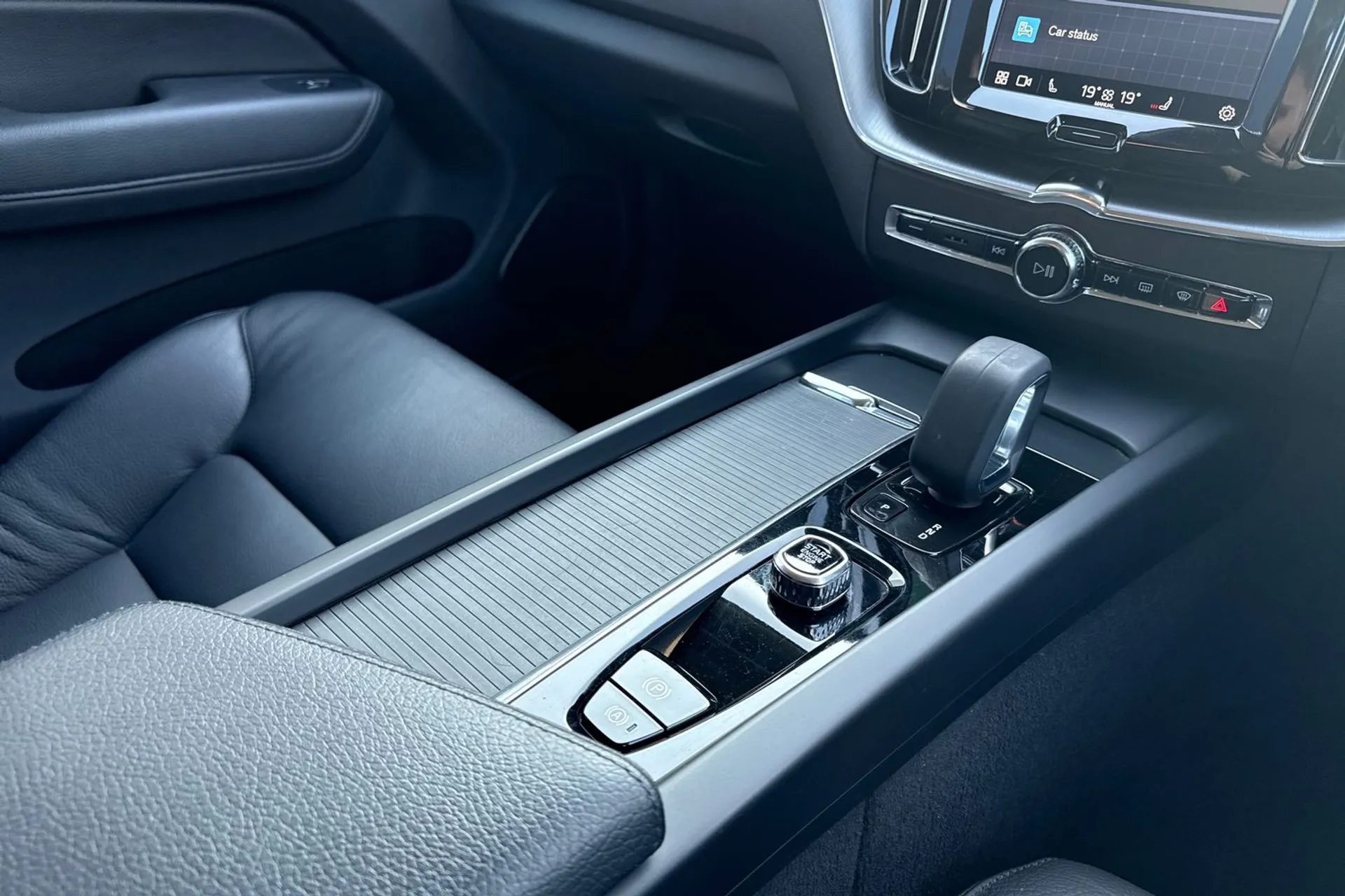 Volvo XC60 thumbnail image number 42