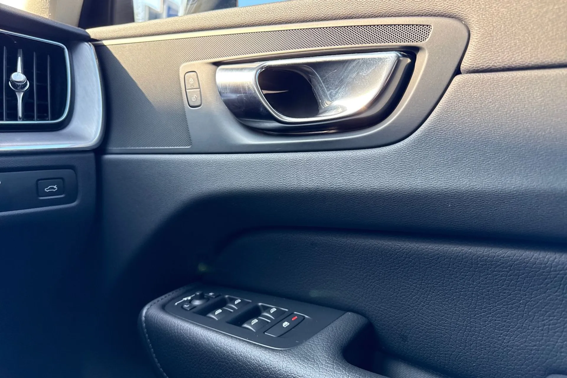 Volvo XC60 thumbnail image number 41