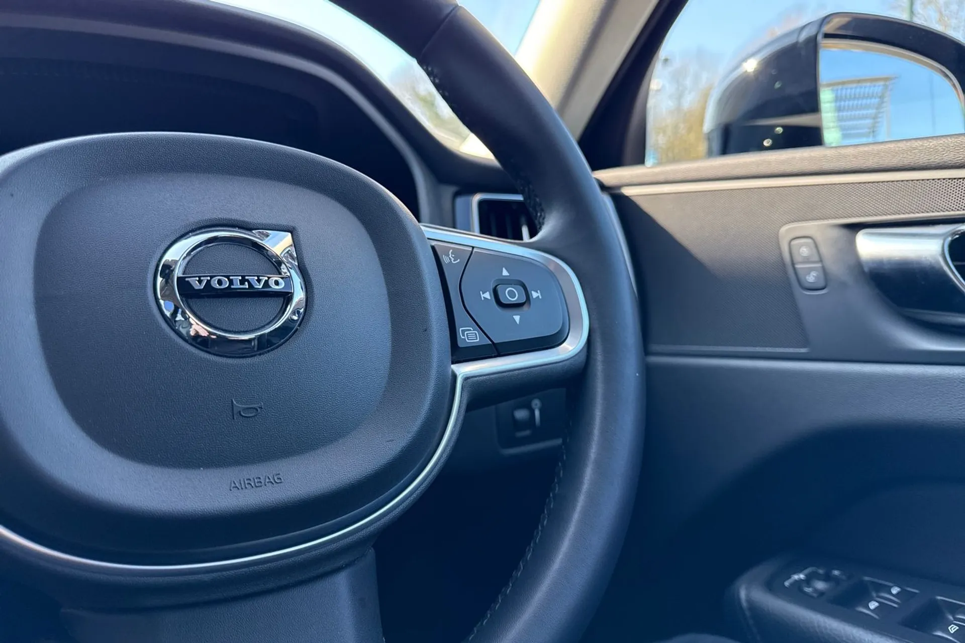 Volvo XC60 thumbnail image number 37