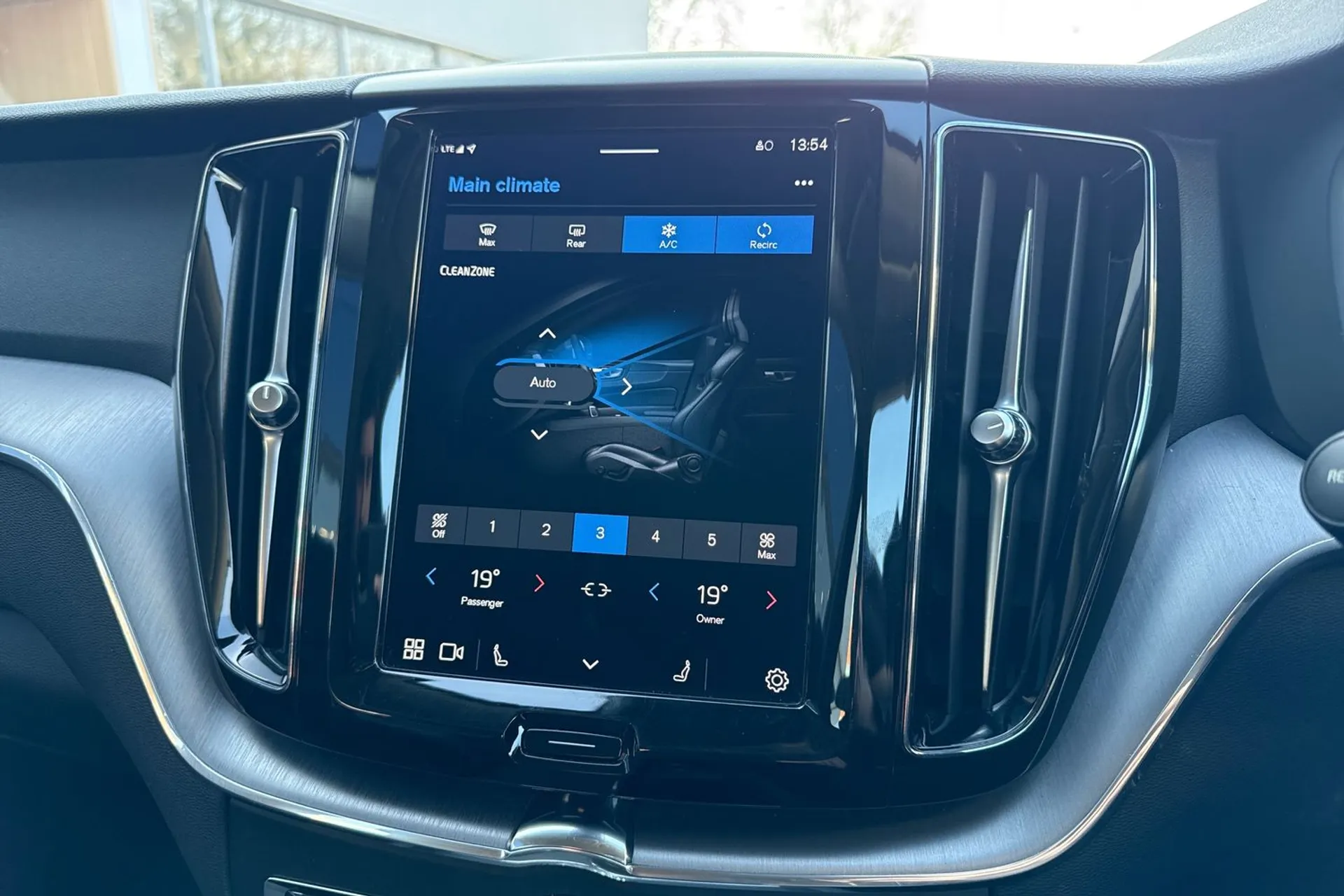 Volvo XC60 thumbnail image number 38