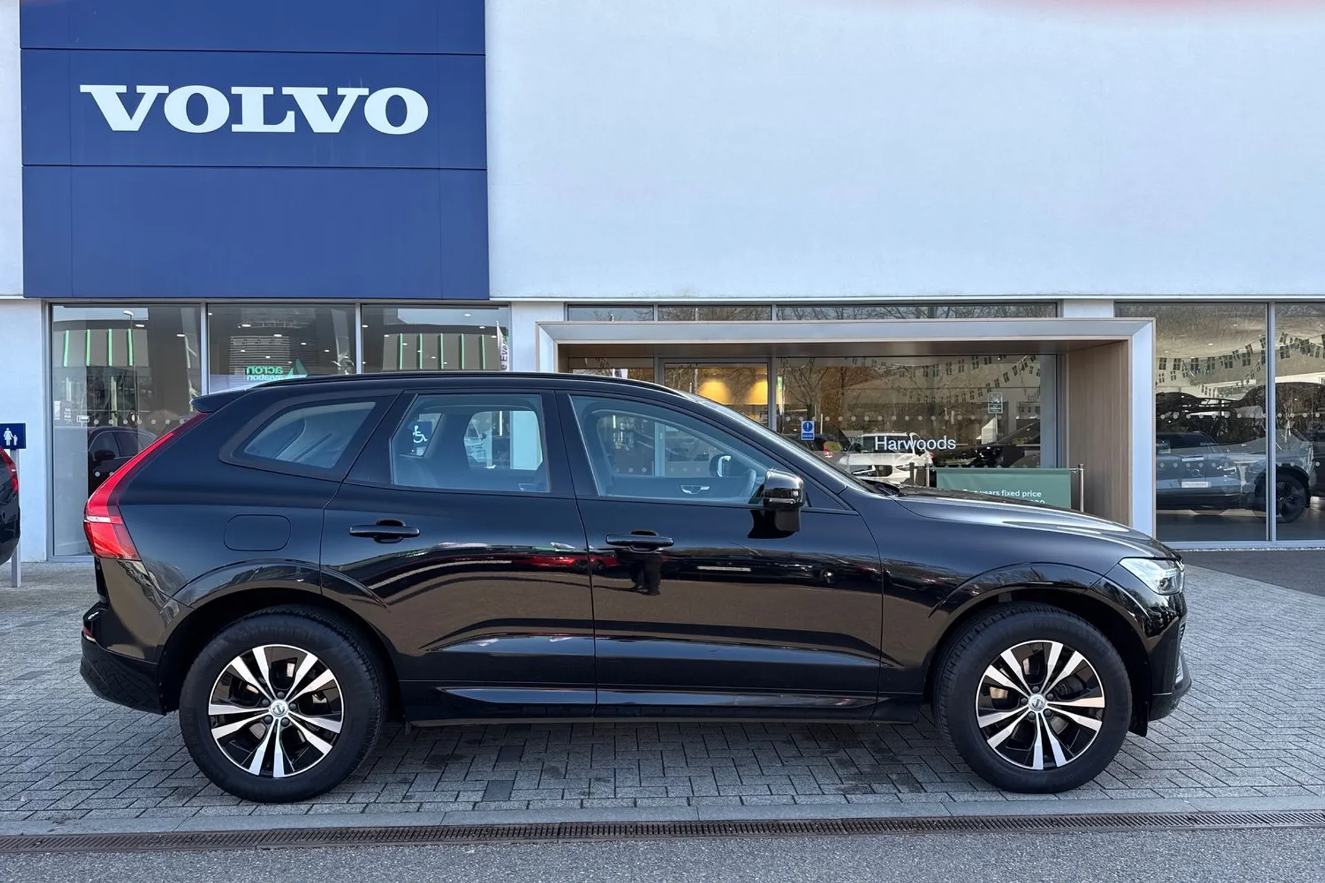 Volvo XC60 thumbnail image number 2