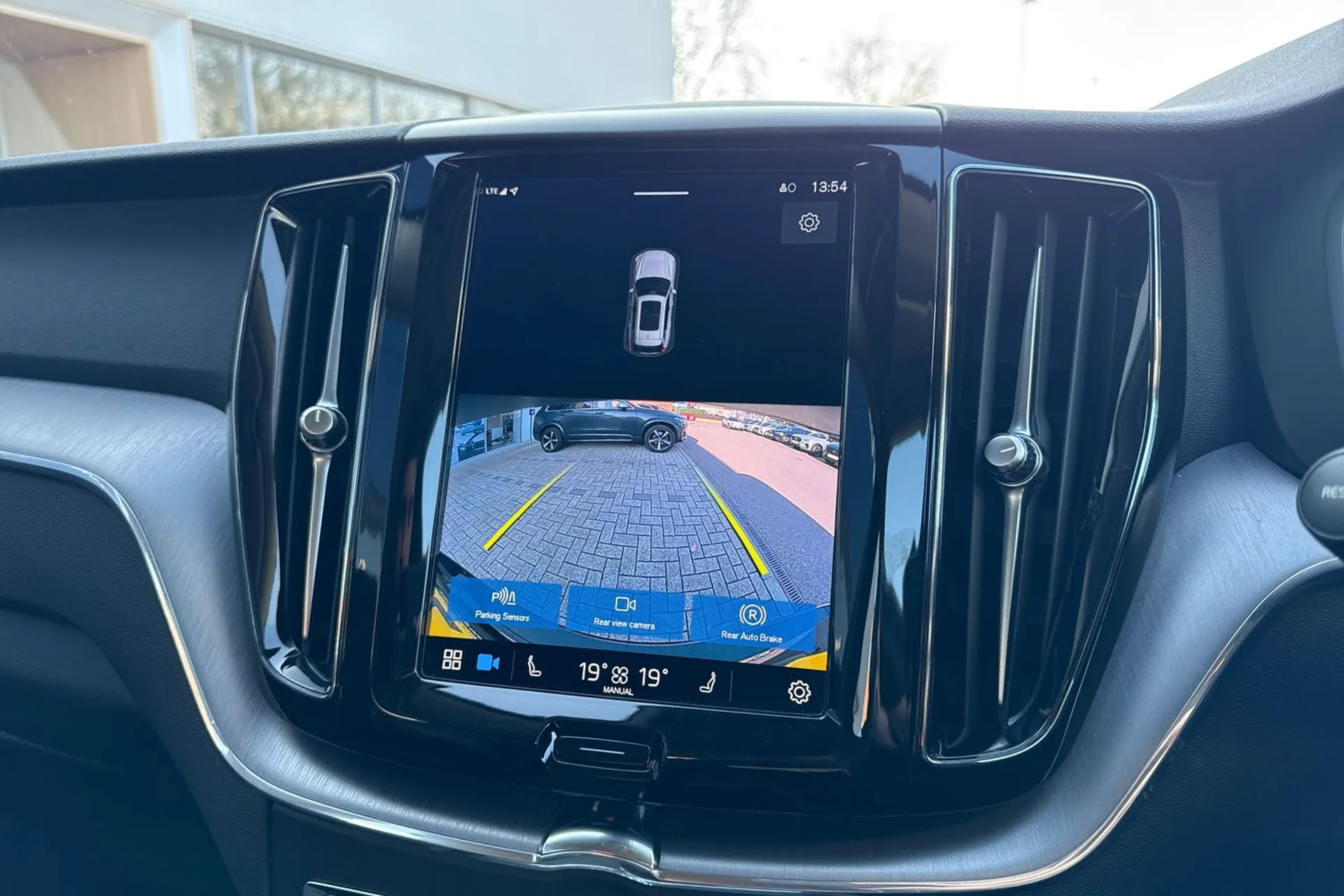 Volvo XC60 thumbnail image number 4