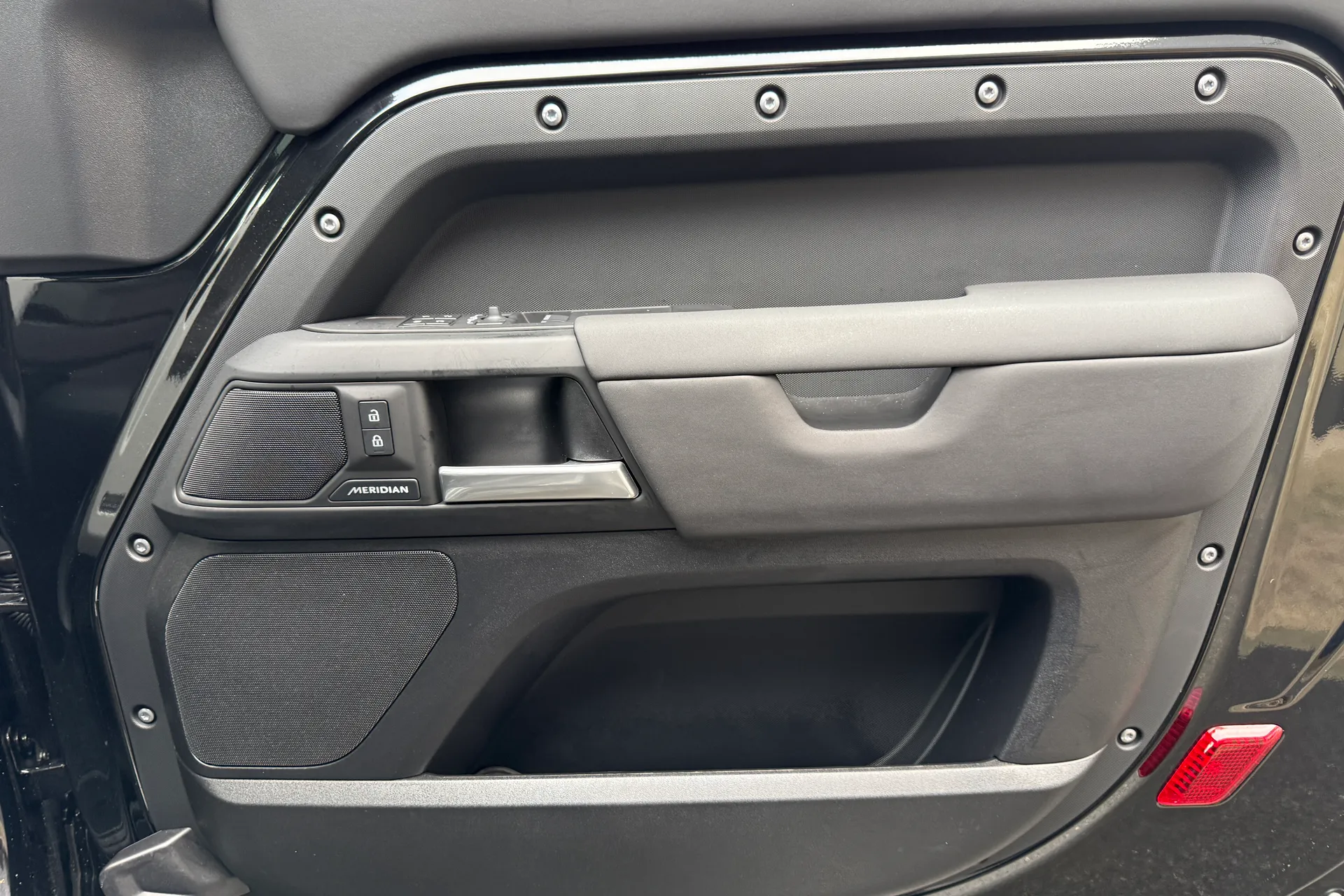 LAND ROVER DEFENDER thumbnail image number 39