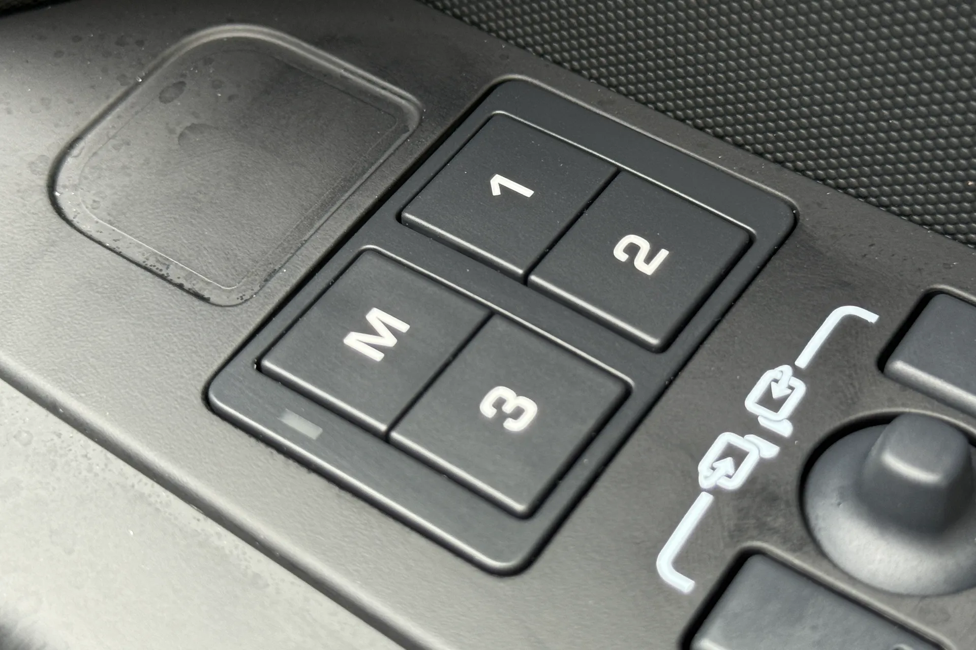 LAND ROVER DEFENDER thumbnail image number 40