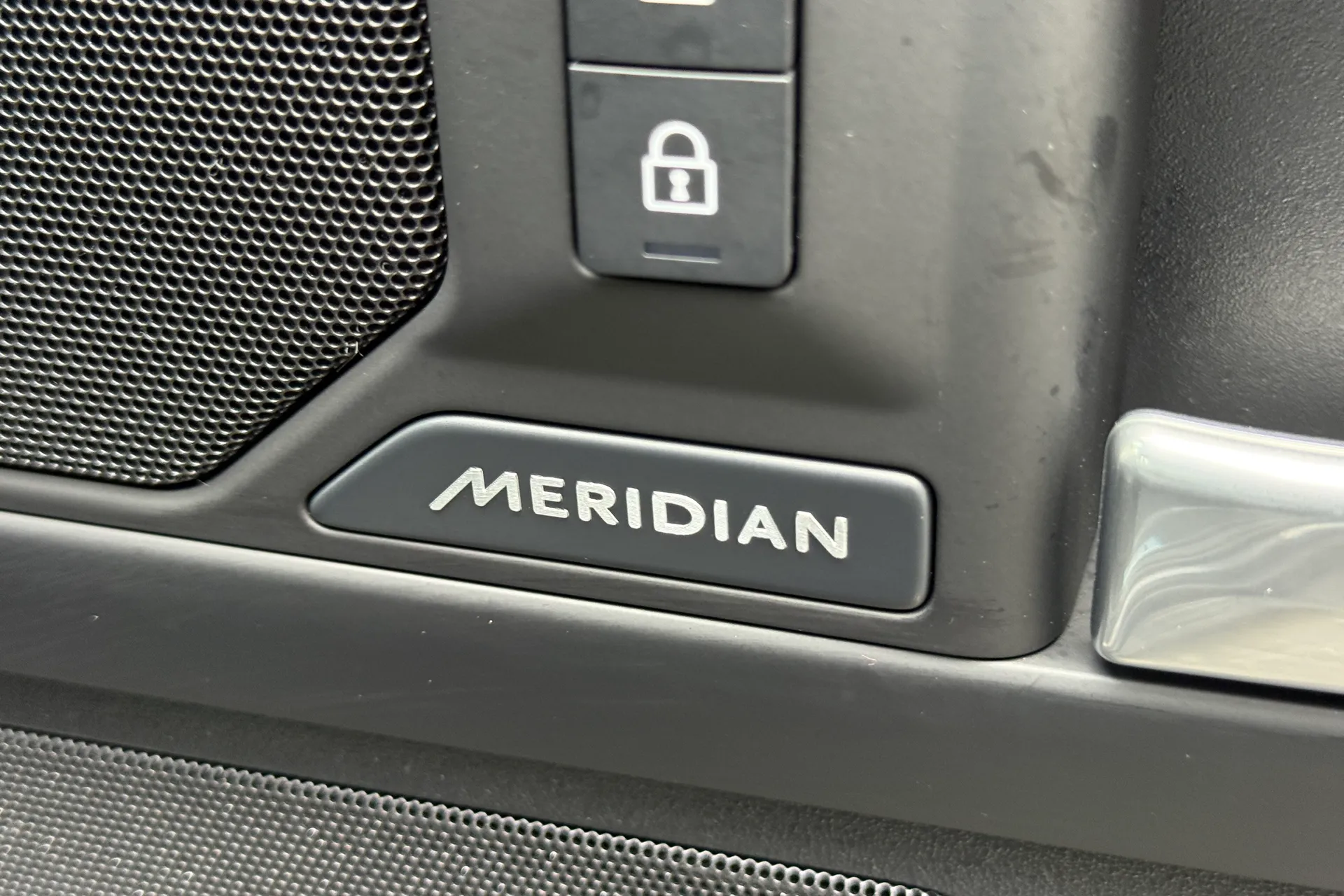 LAND ROVER DEFENDER thumbnail image number 19