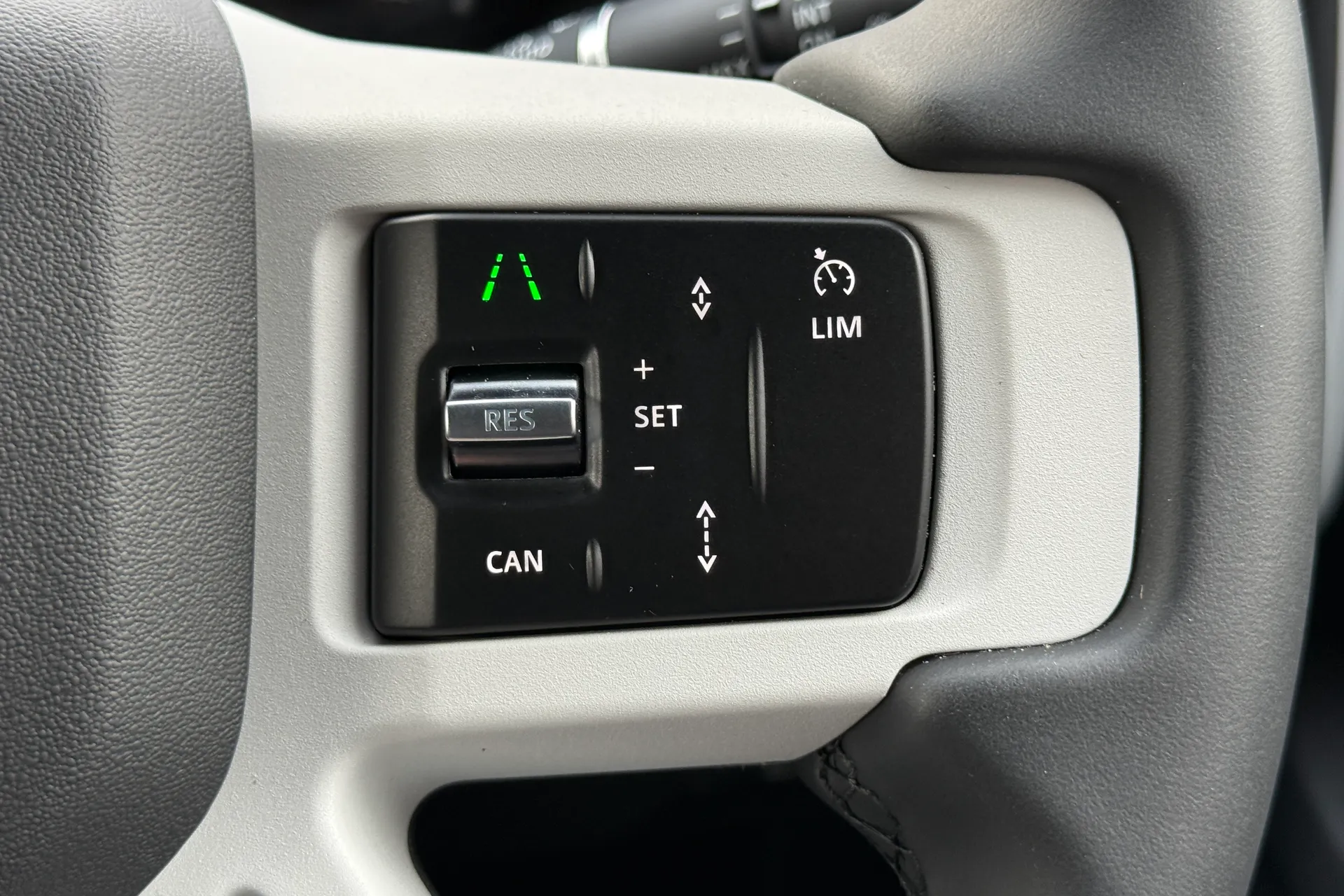 LAND ROVER DEFENDER thumbnail image number 24