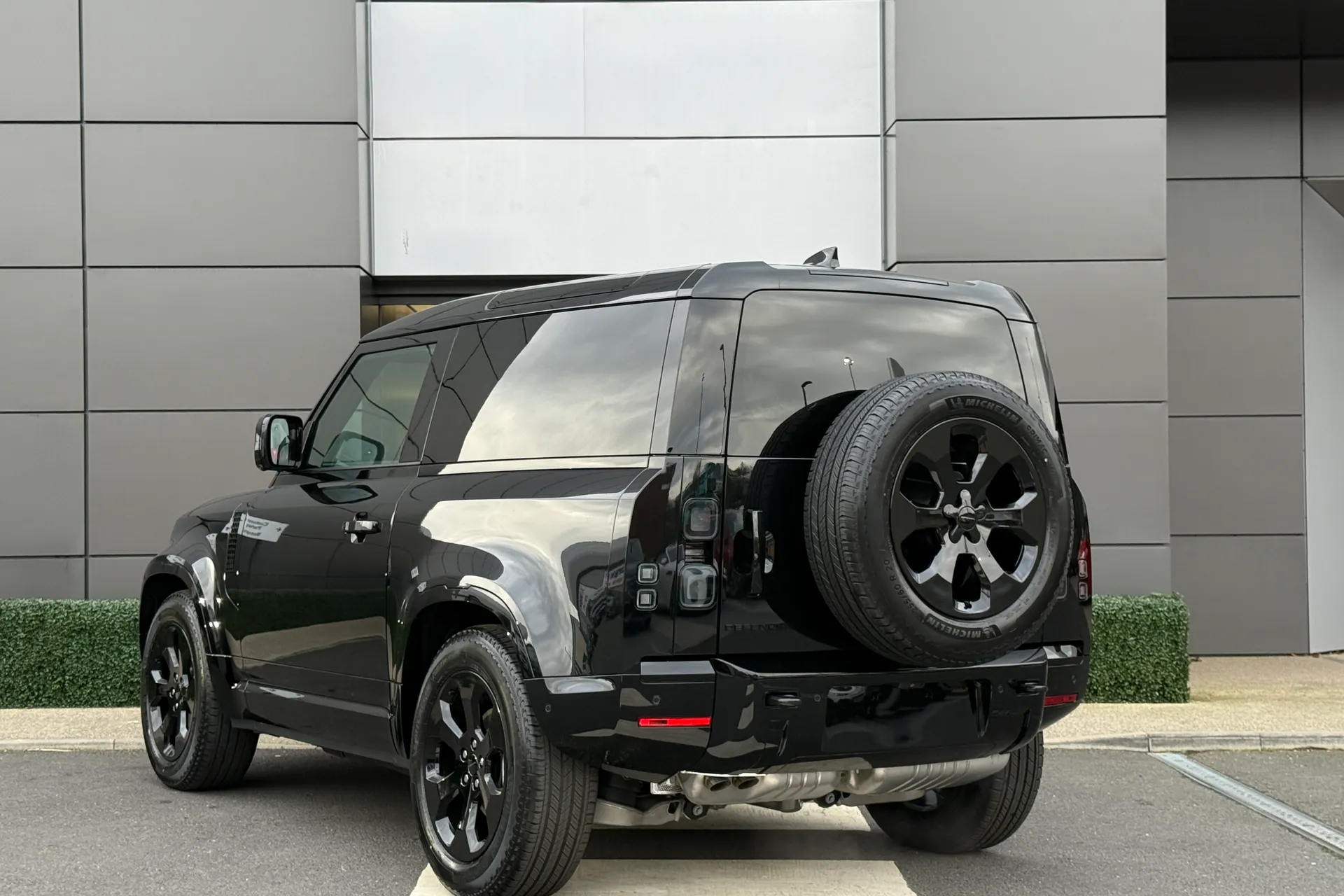 LAND ROVER Defender 90 thumbnail image number 15