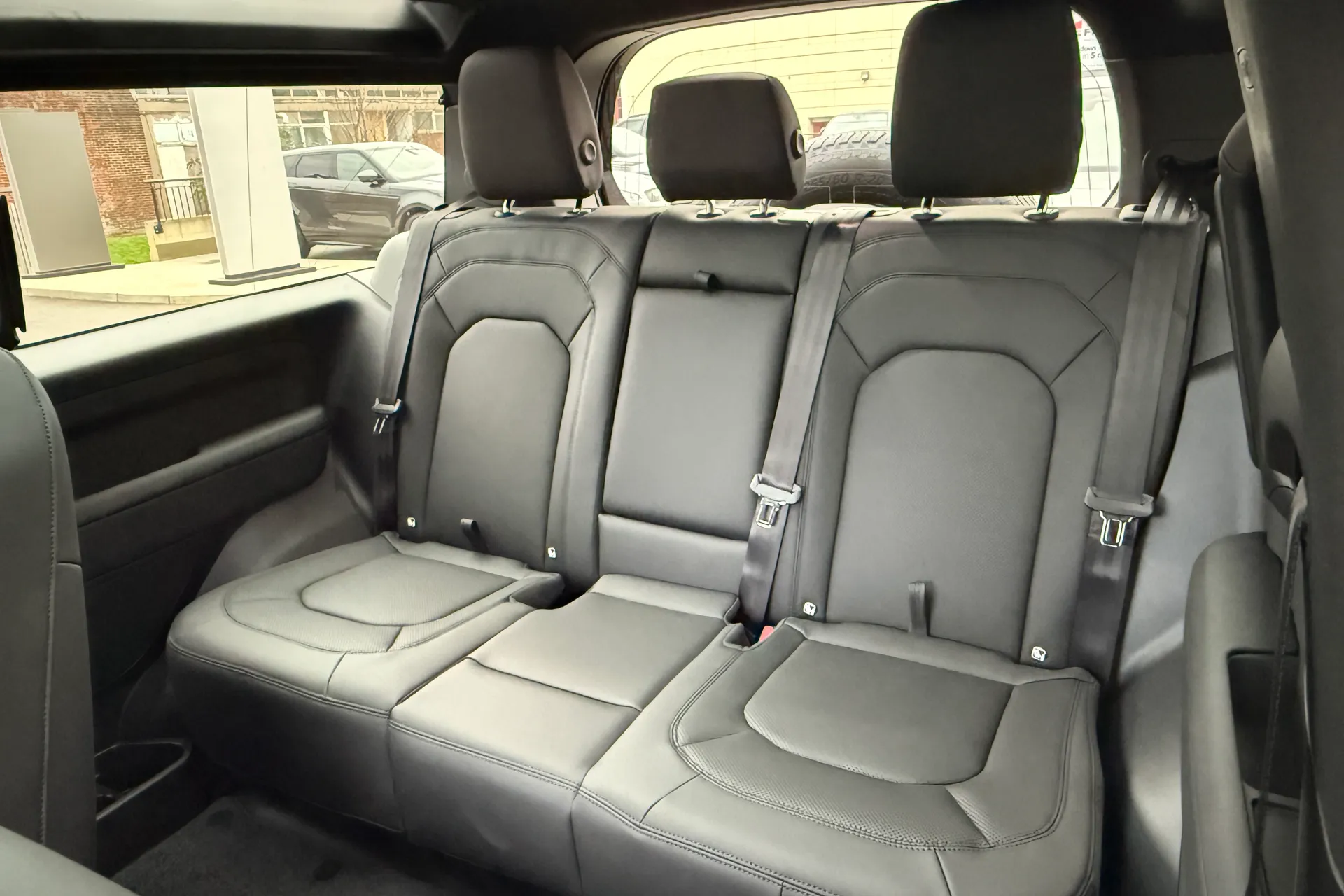 LAND ROVER Defender 90 thumbnail image number 37