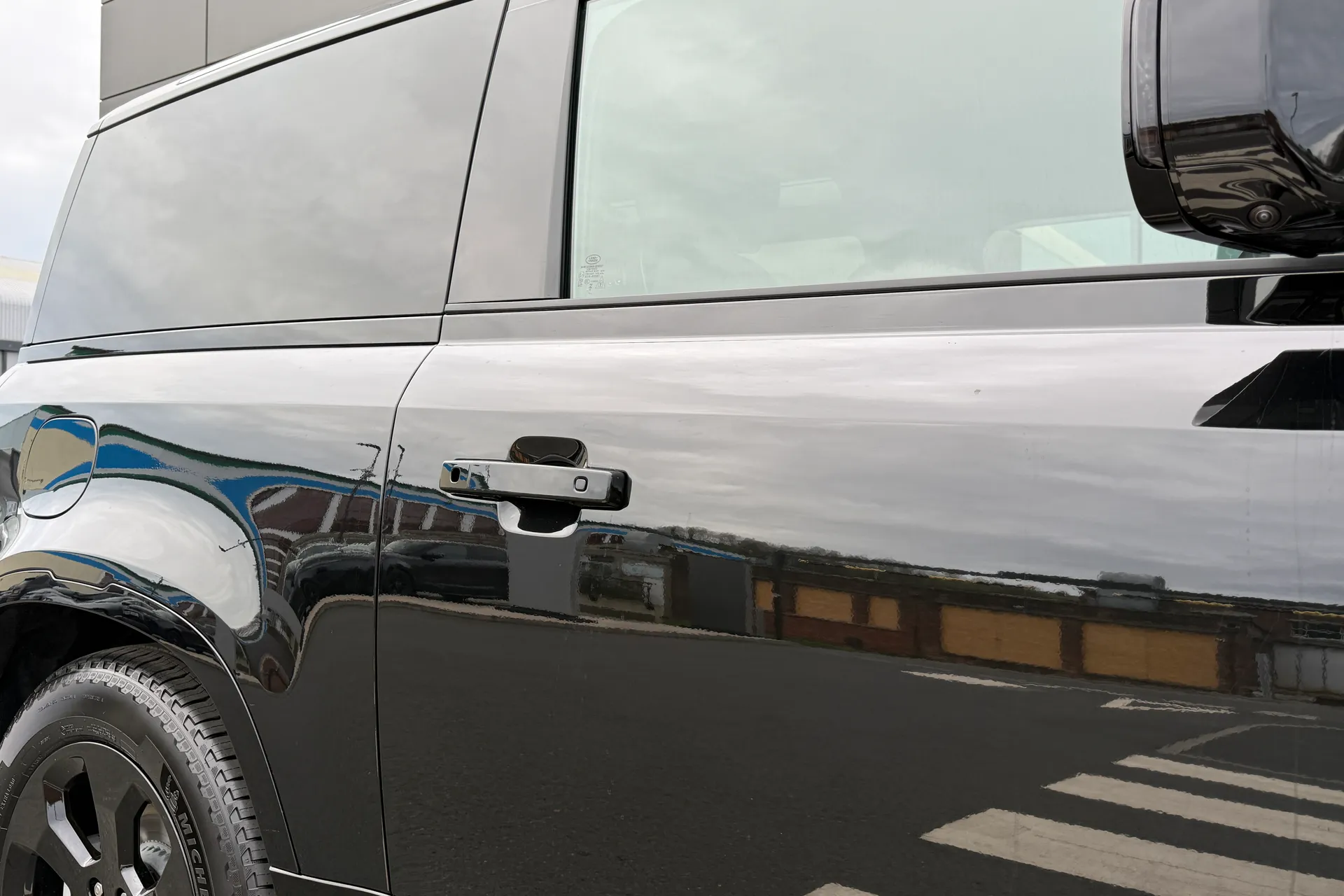 LAND ROVER Defender 90 thumbnail image number 32