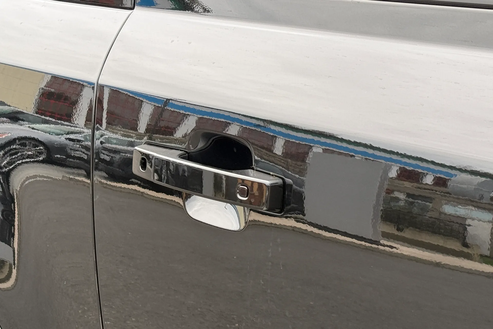 LAND ROVER Defender 90 thumbnail image number 33