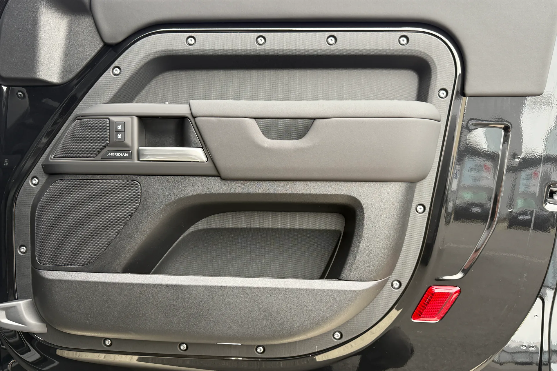 LAND ROVER Defender 90 thumbnail image number 20