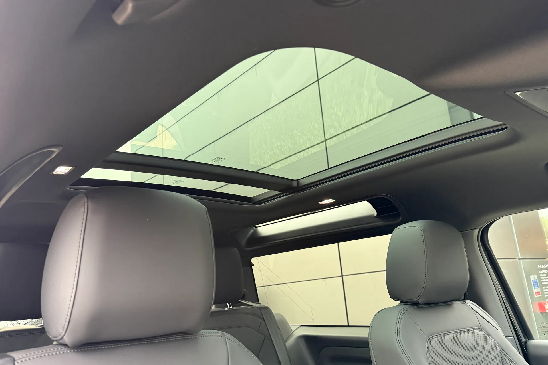 LAND ROVER Defender 90 thumbnail image number 9