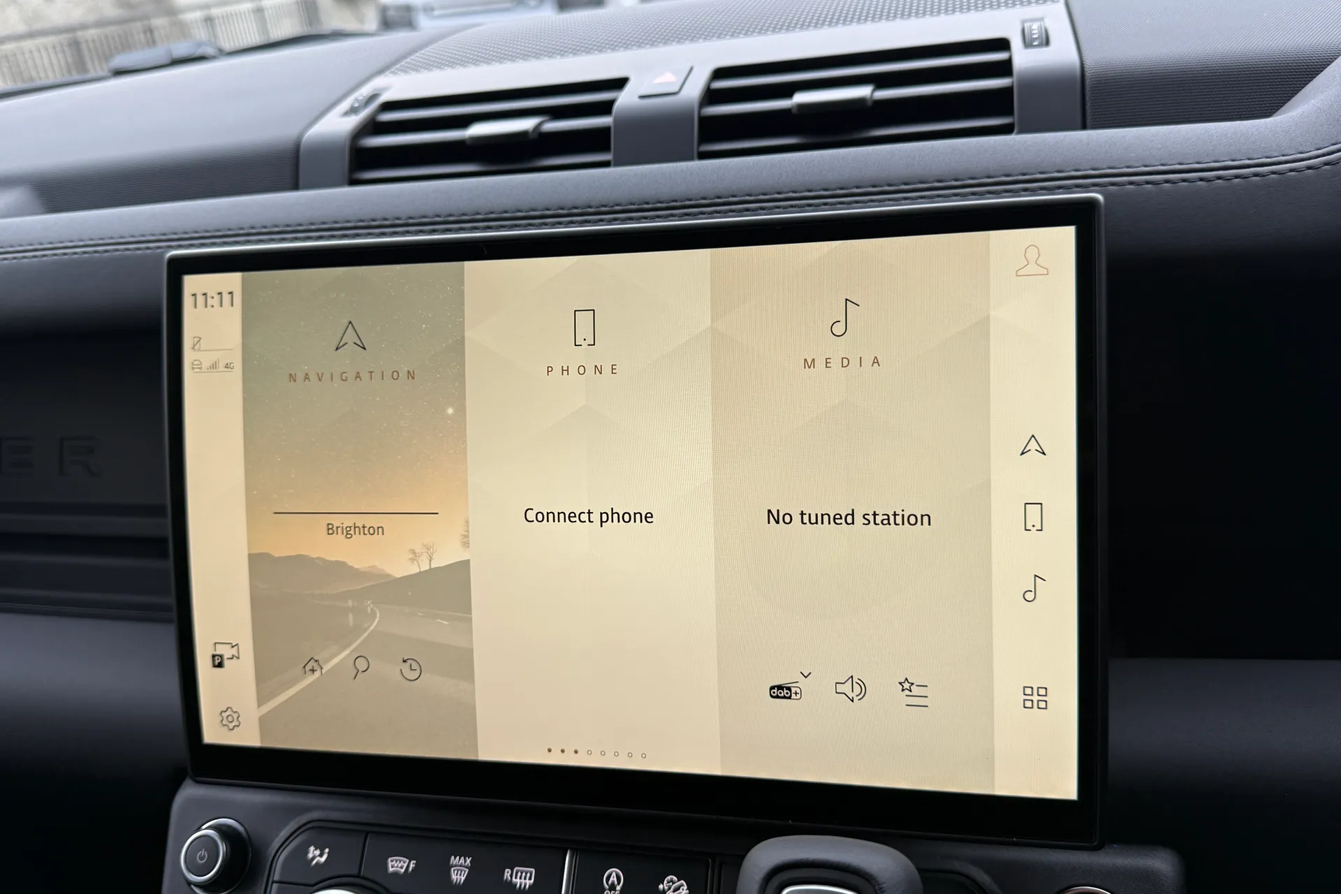 LAND ROVER Defender 90 thumbnail image number 57