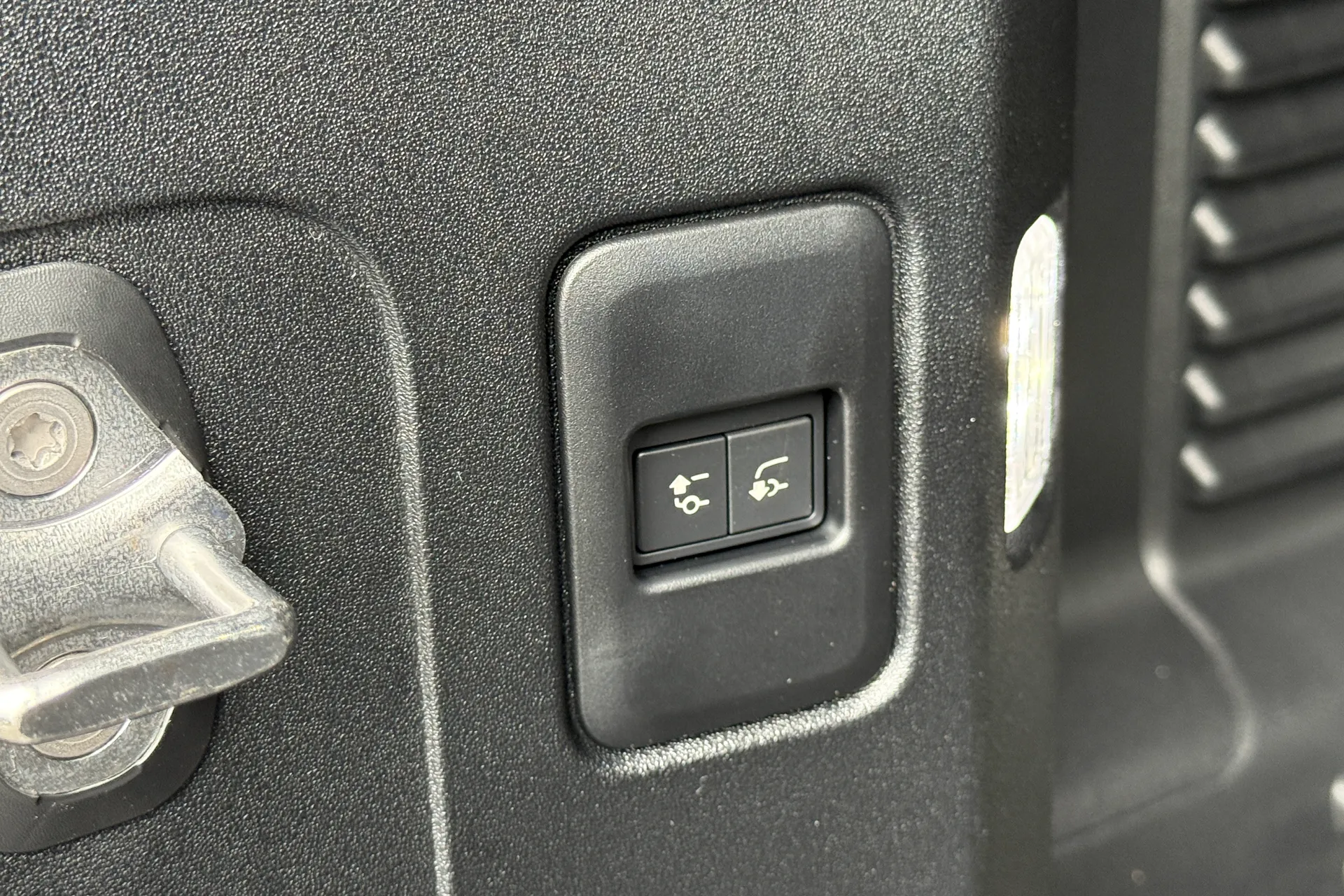 LAND ROVER Defender 90 thumbnail image number 46