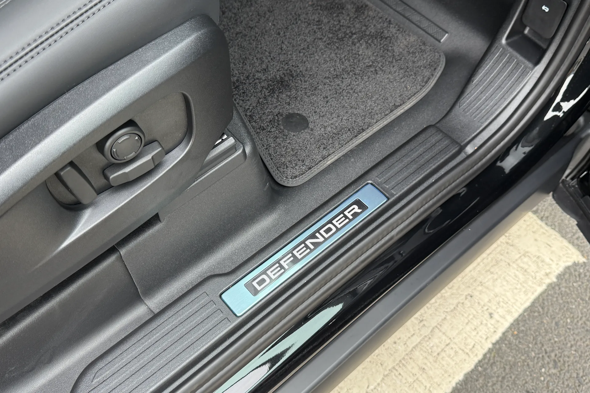 LAND ROVER Defender 90 thumbnail image number 19