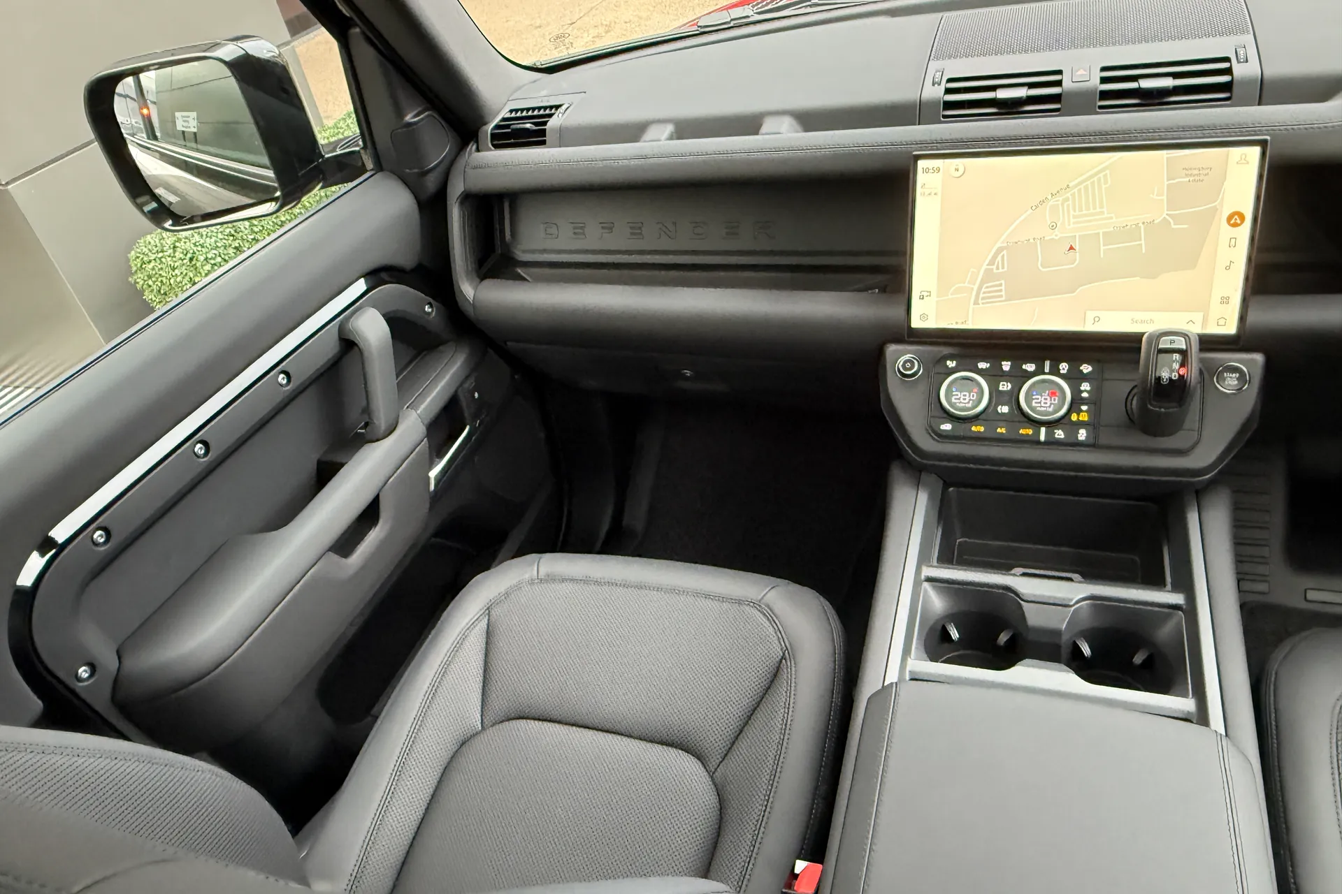 LAND ROVER Defender 90 thumbnail image number 47