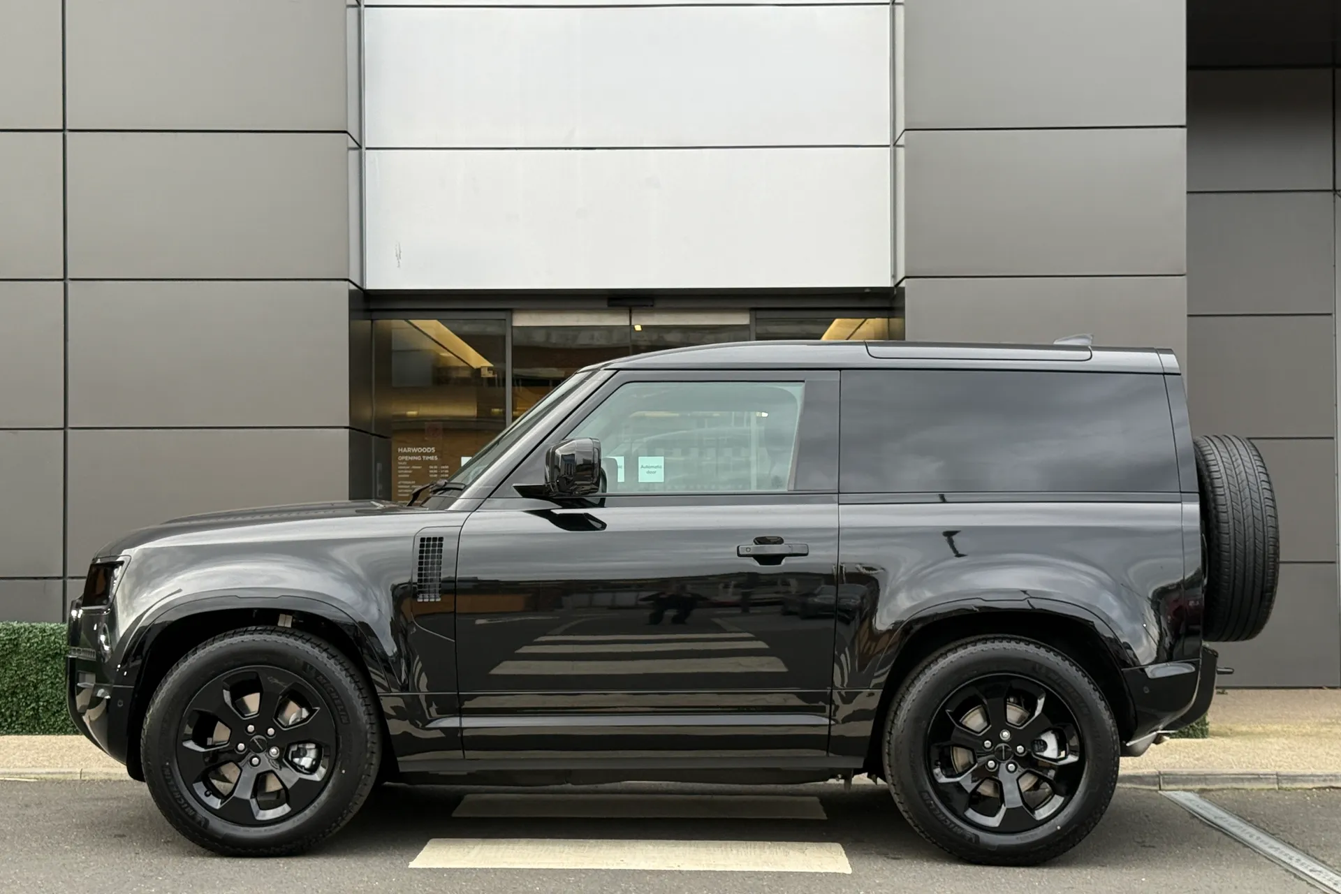 LAND ROVER Defender 90 thumbnail image number 7