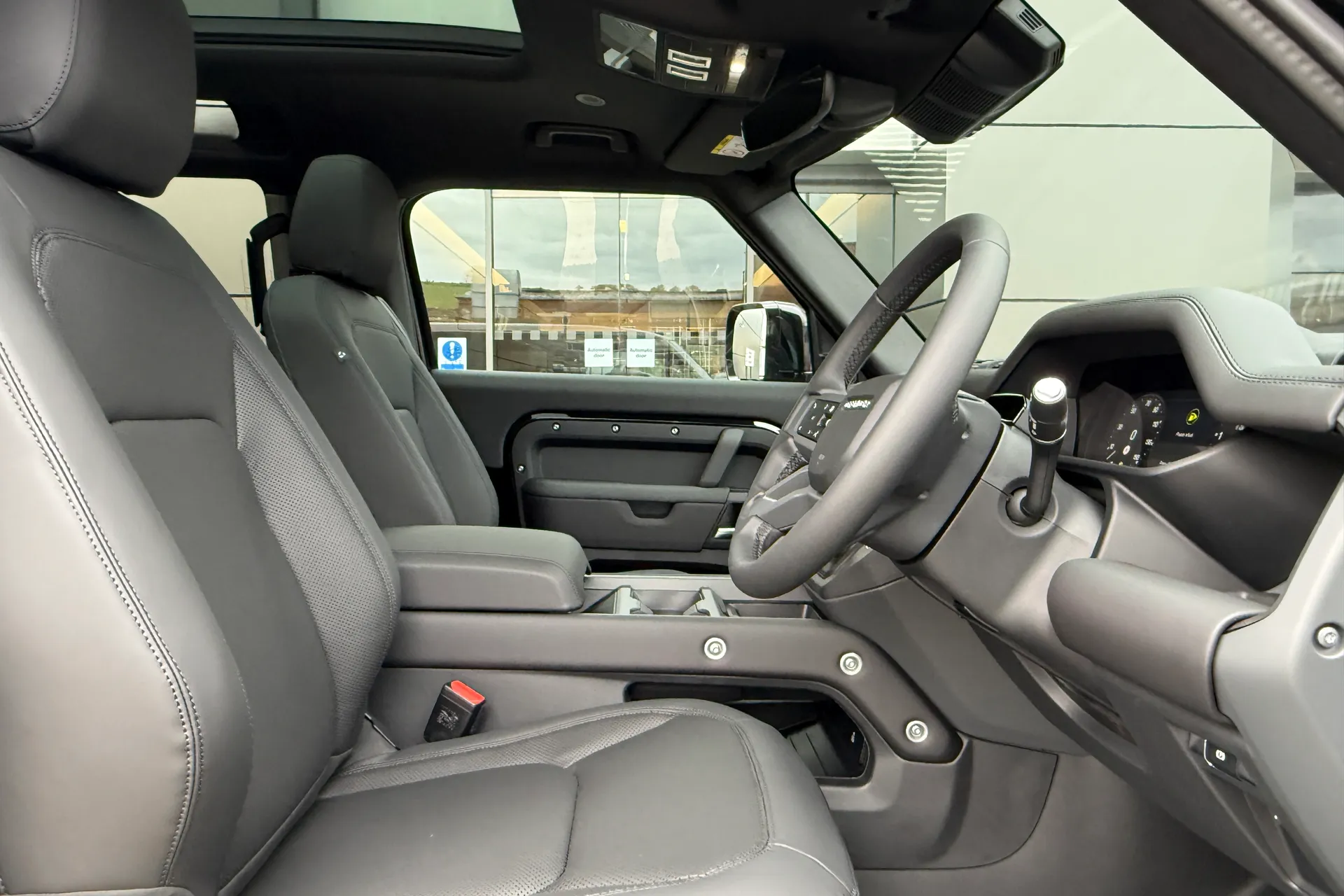 LAND ROVER Defender 90 thumbnail image number 17