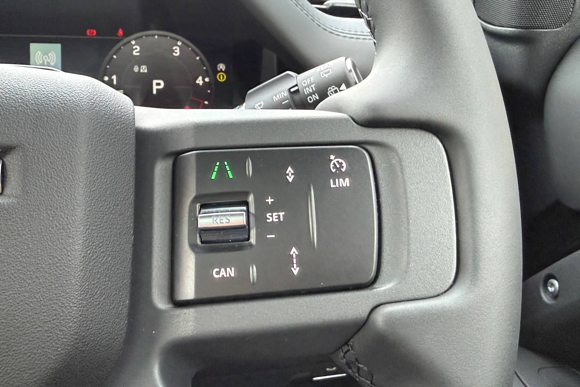 LAND ROVER Defender 90 thumbnail image number 31