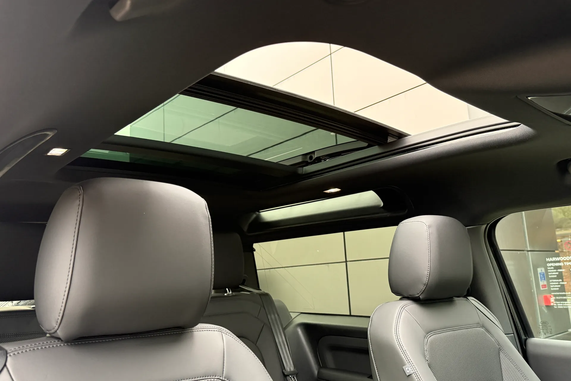 LAND ROVER Defender 90 thumbnail image number 10