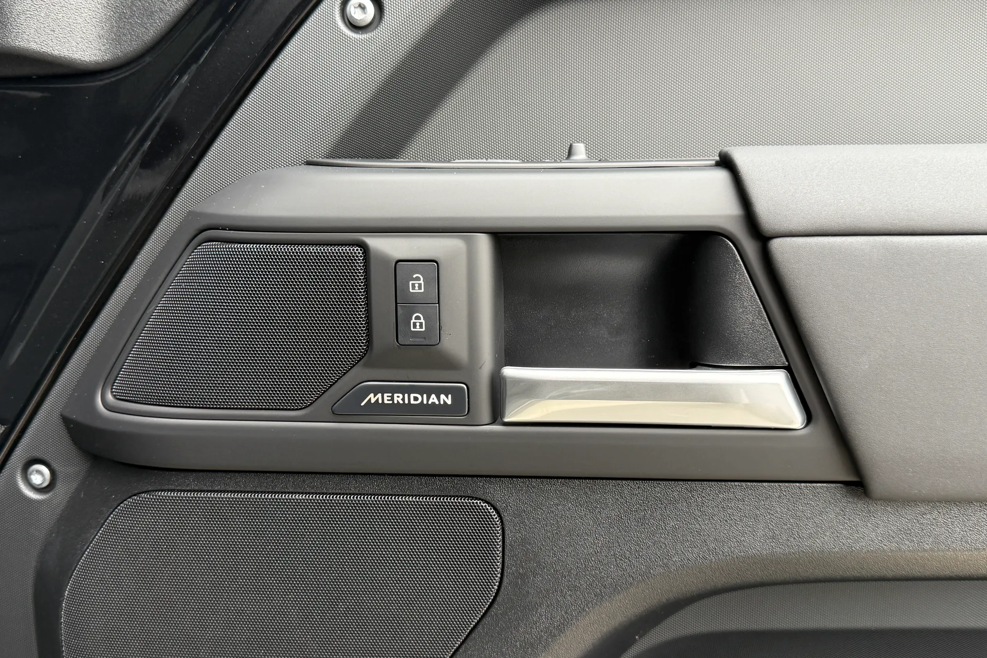 LAND ROVER Defender 90 thumbnail image number 21