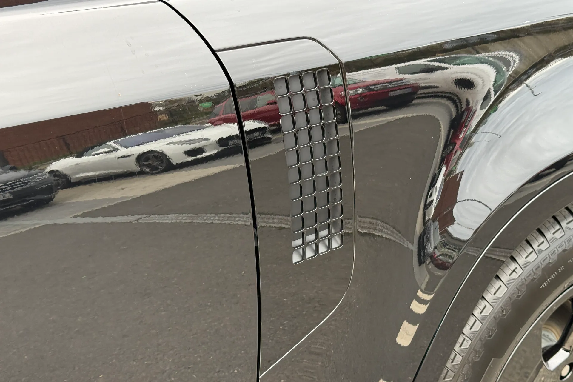 LAND ROVER Defender 90 thumbnail image number 35