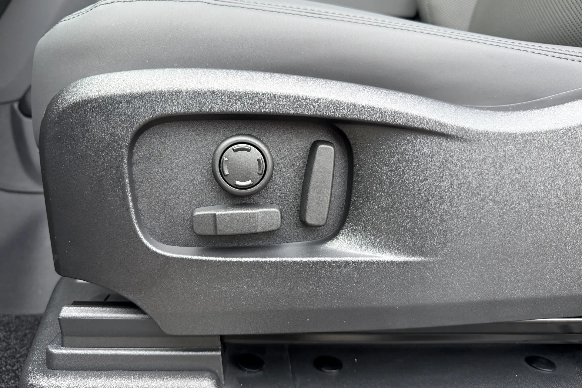 LAND ROVER Defender 90 thumbnail image number 52