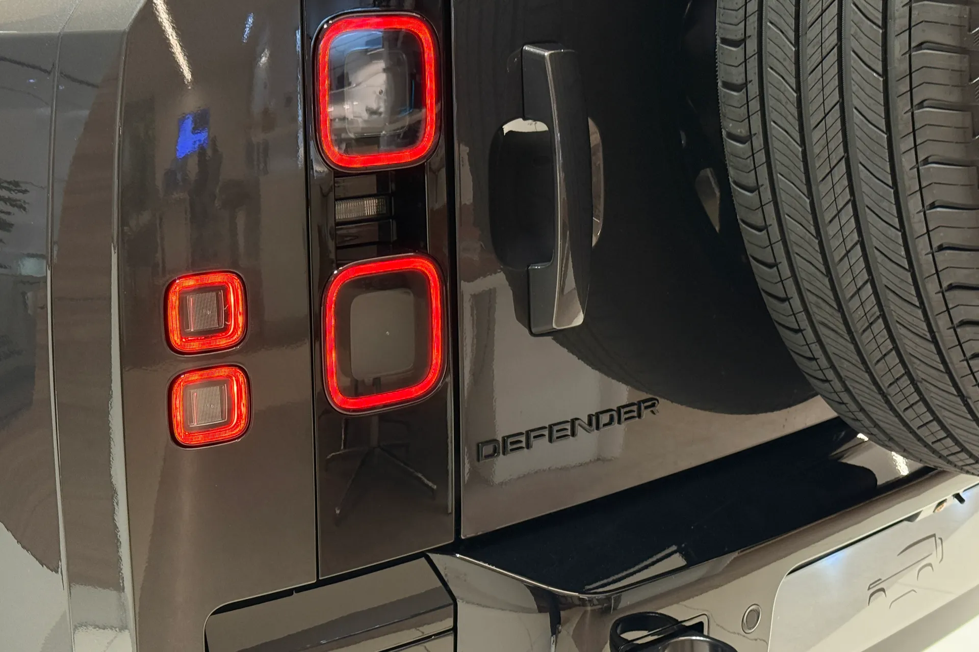 LAND ROVER Defender 90 thumbnail image number 24