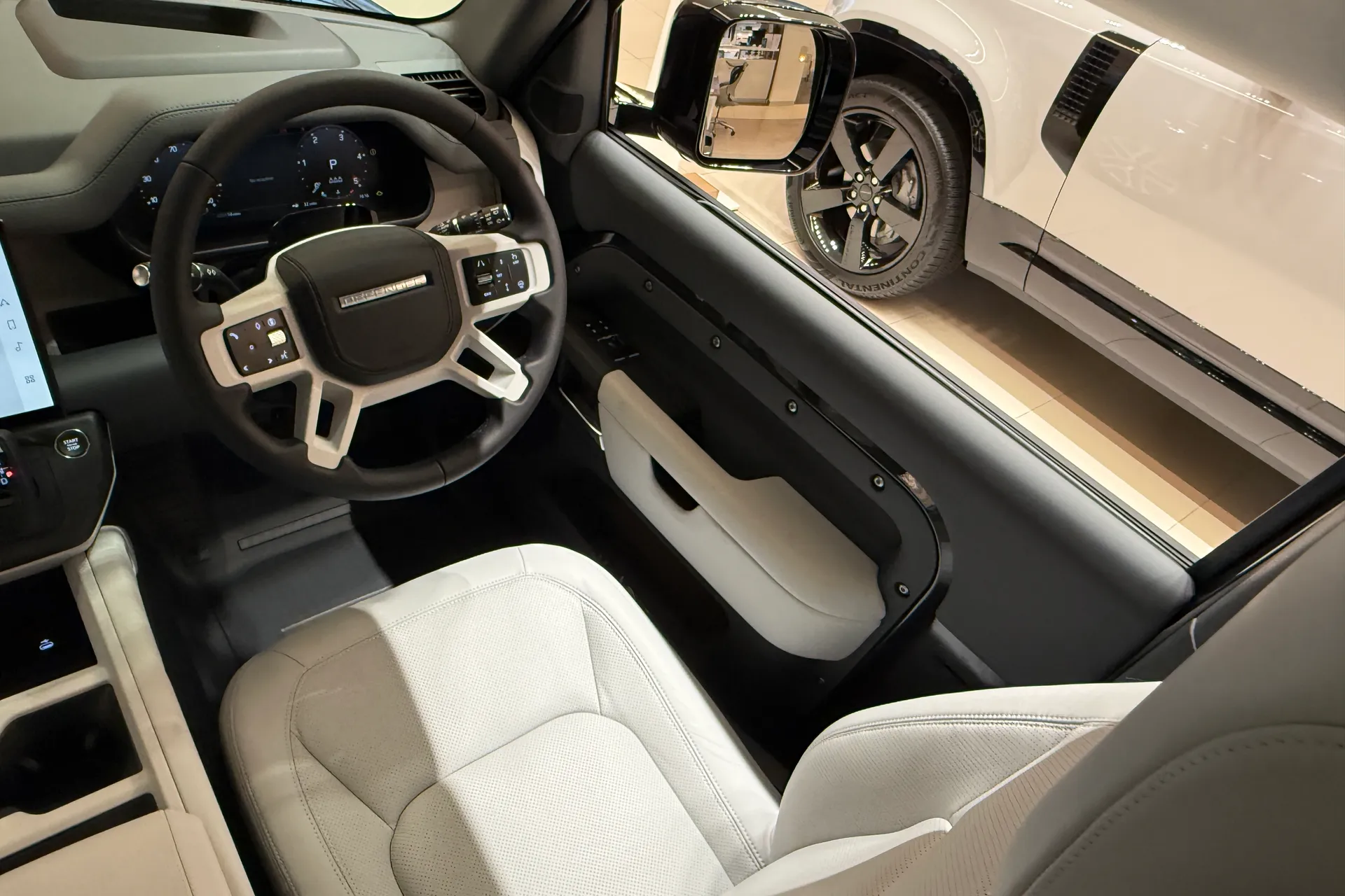 LAND ROVER Defender 90 thumbnail image number 23