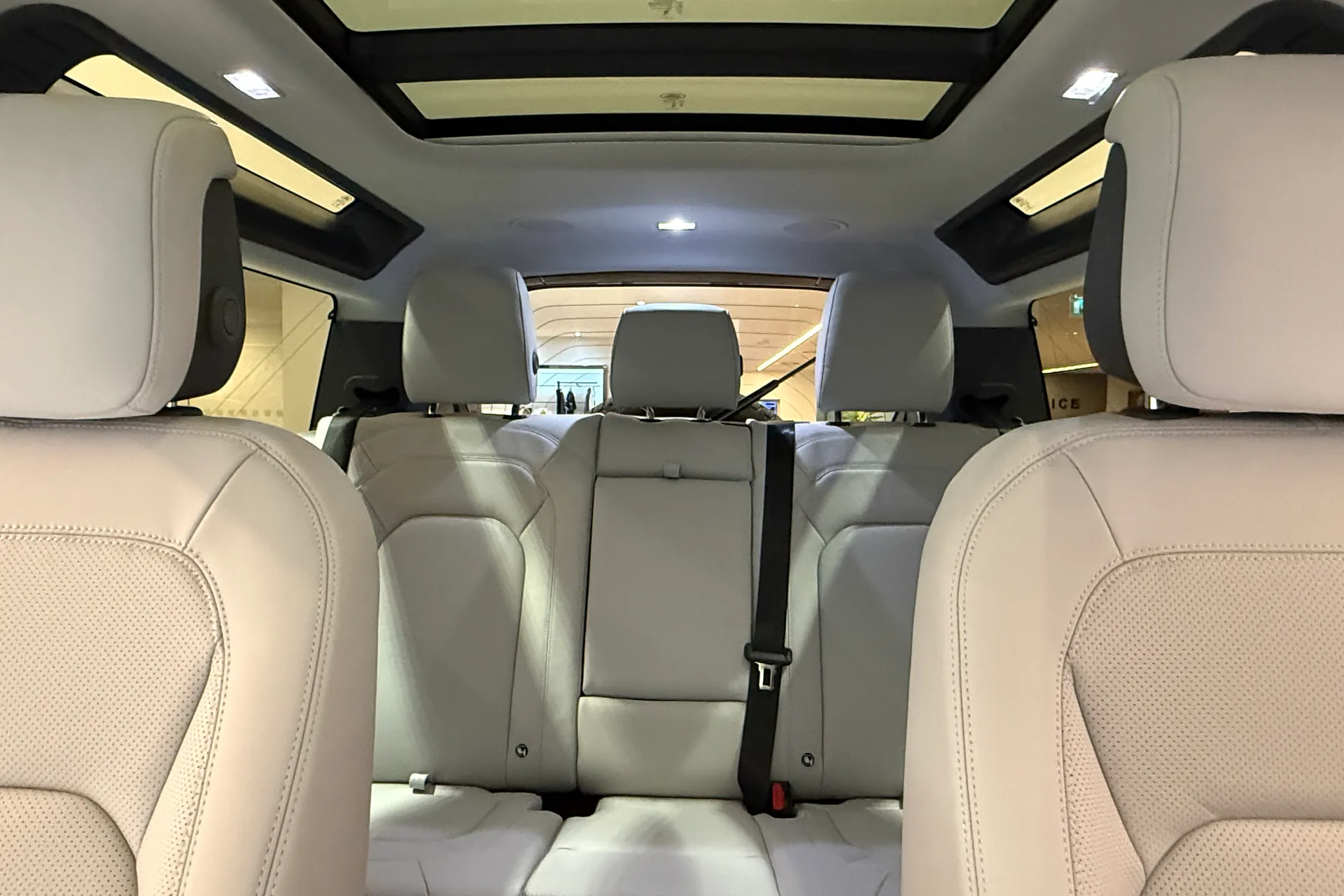 LAND ROVER Defender 90 thumbnail image number 30