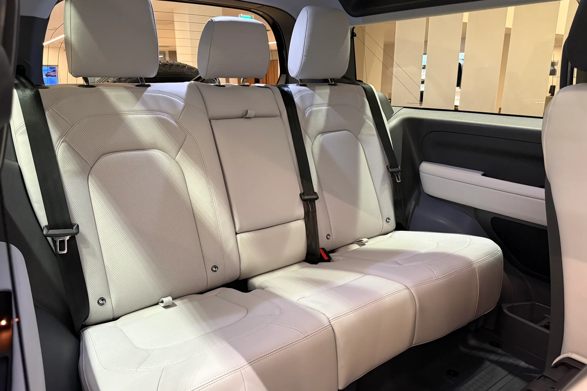 LAND ROVER Defender 90 thumbnail image number 28