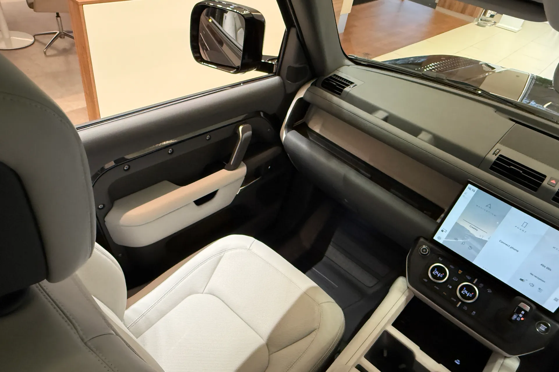 LAND ROVER Defender 90 thumbnail image number 17