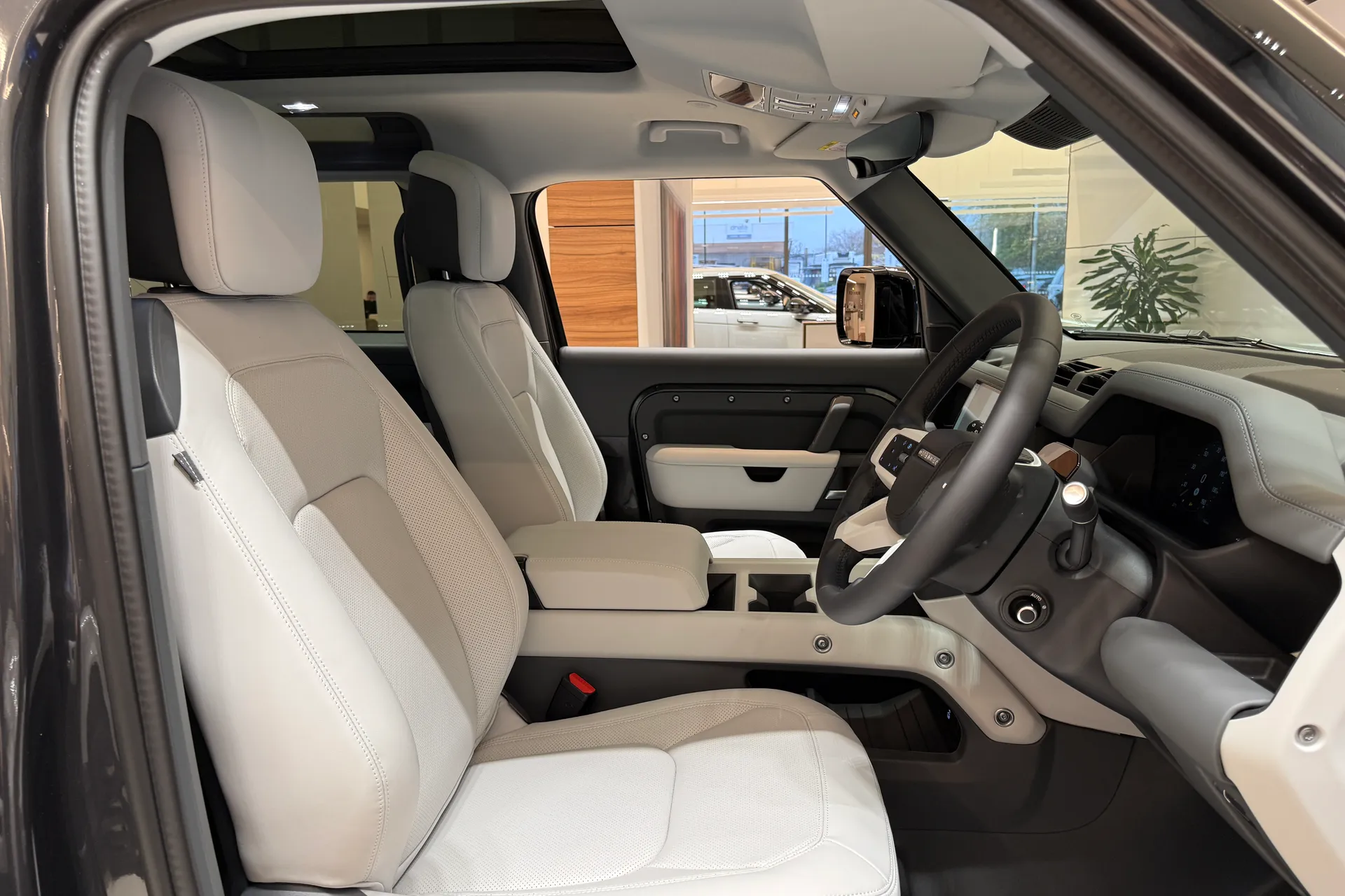 LAND ROVER Defender 90 thumbnail image number 31